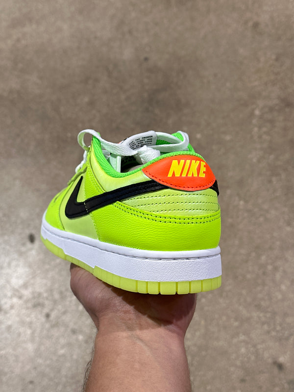 Nike Dunk Low SE - Splash Volt Size 8