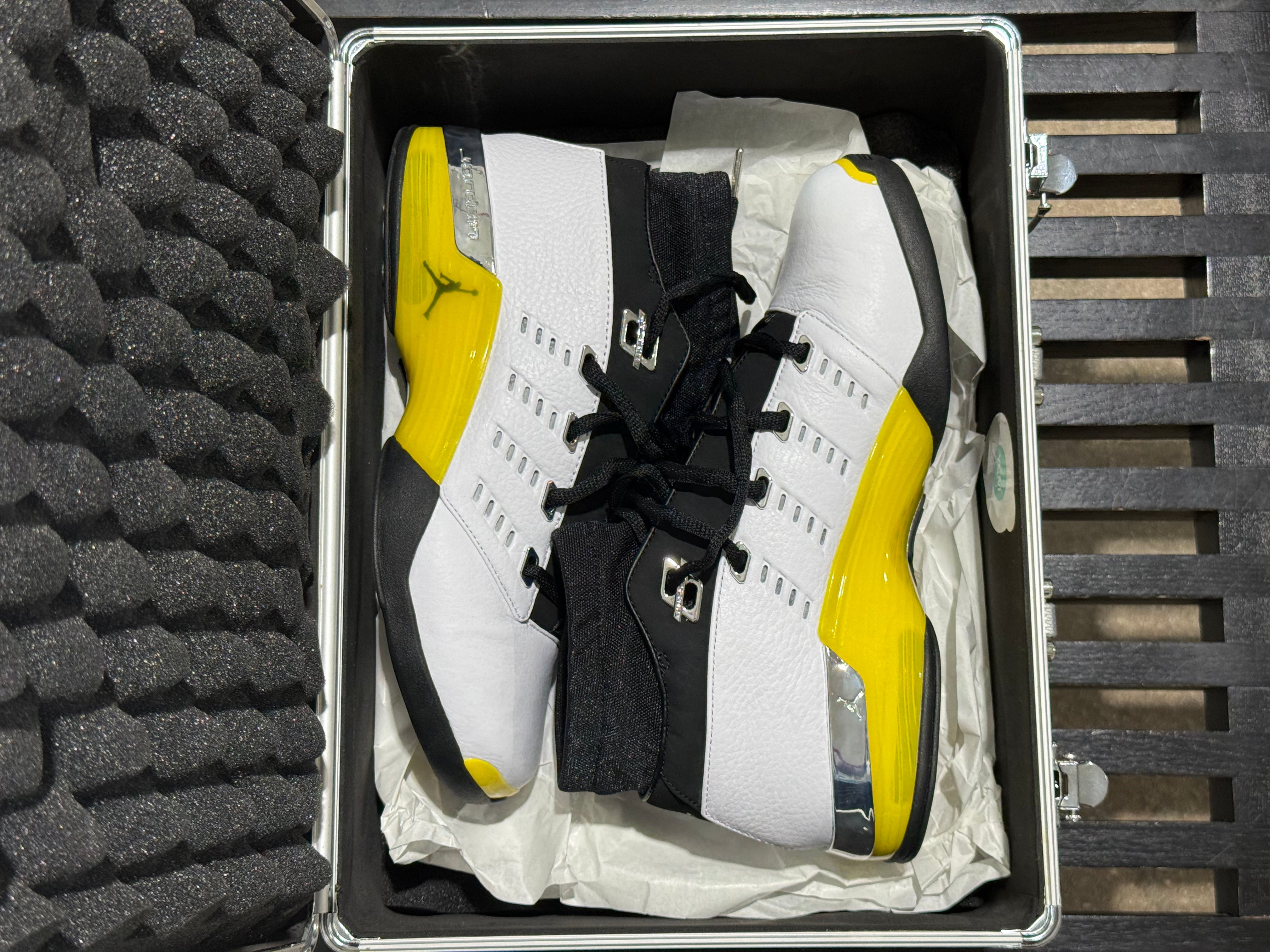 Air Jordan 17 Retro Low SP - Lightning Size 9