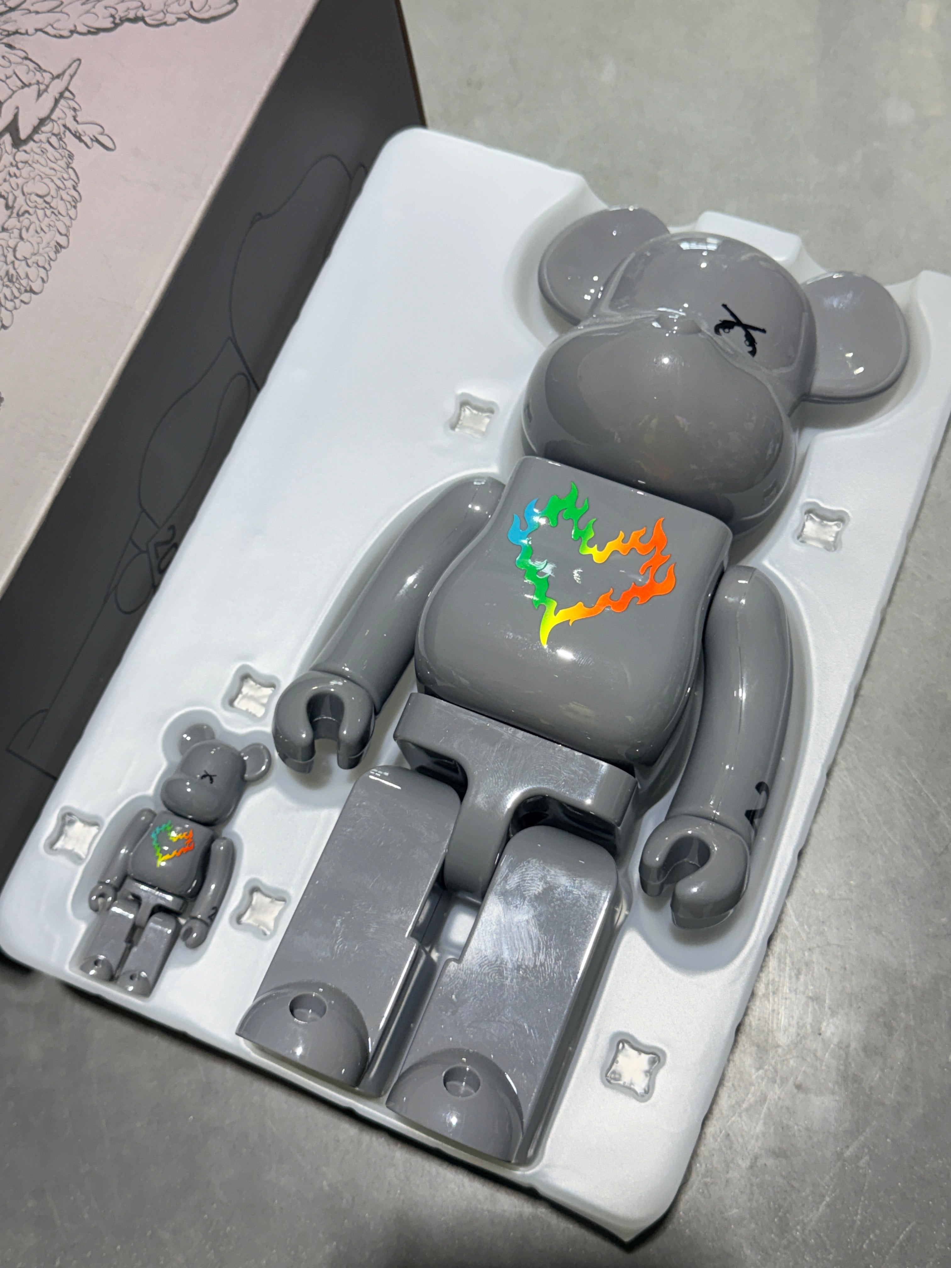 DISPLAYED Medicom x Roarguns 400%+100% Bearbrick Set
