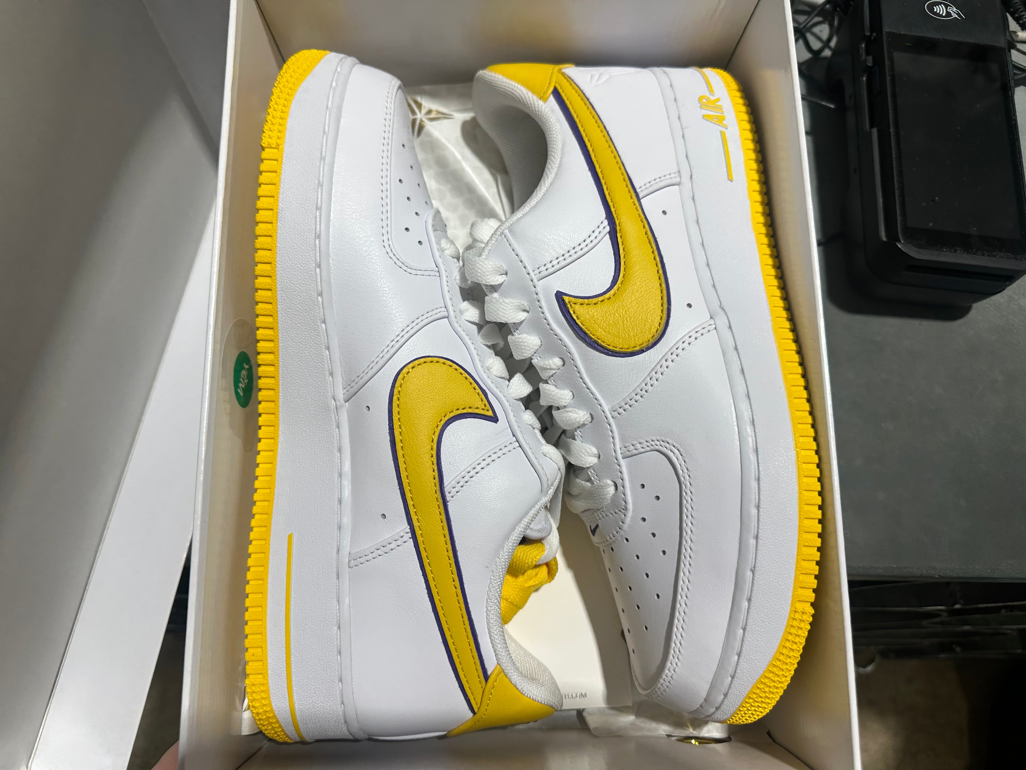Nike Air Force 1 Low Retro QS KB - Kobe Bryant/White Size 10.5