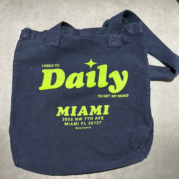 NEW Daily Tote - 71 Hawks