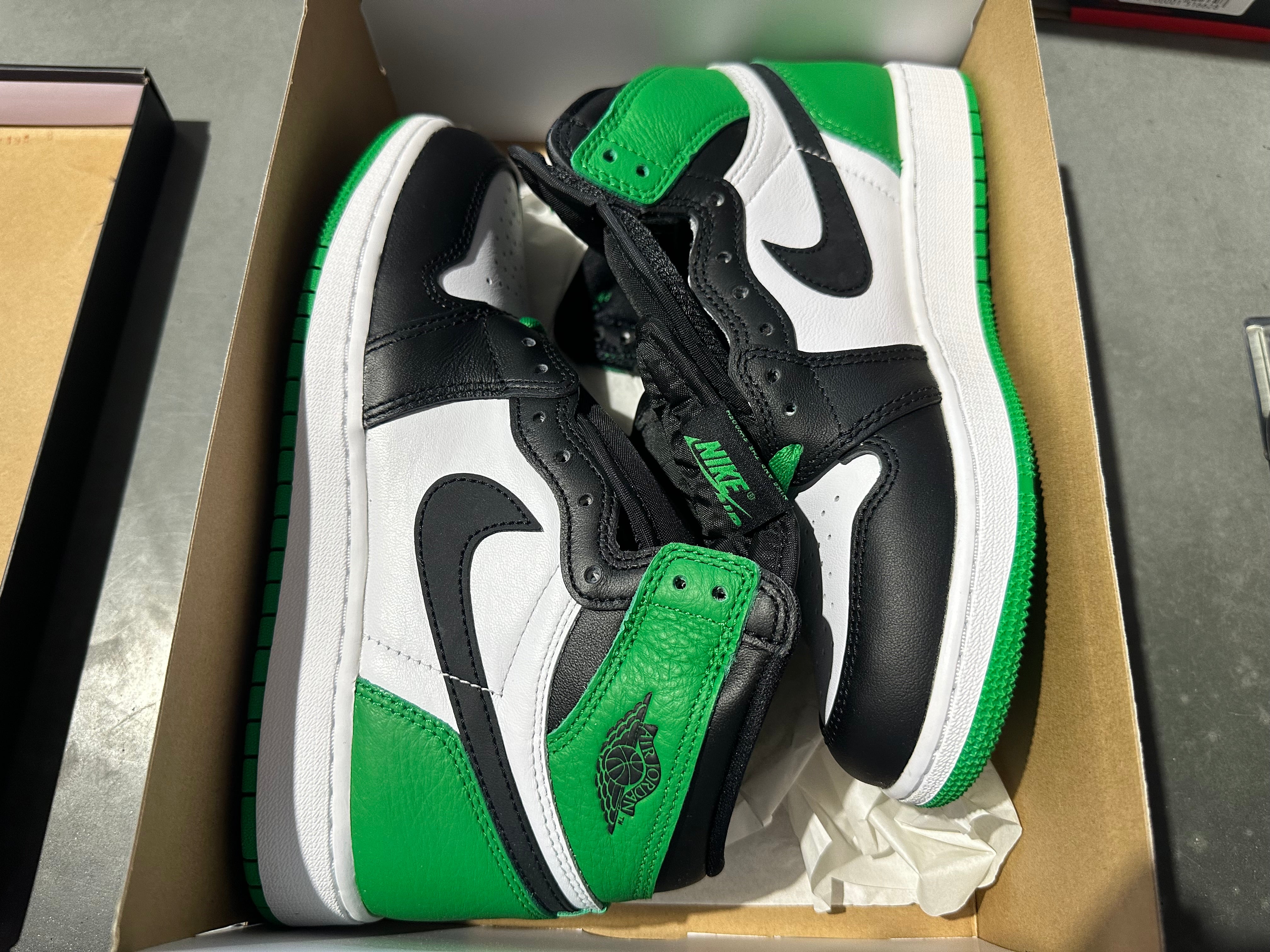 Air Jordan 1 Retro High OG (GS) - Lucky Green Size 6.5Y