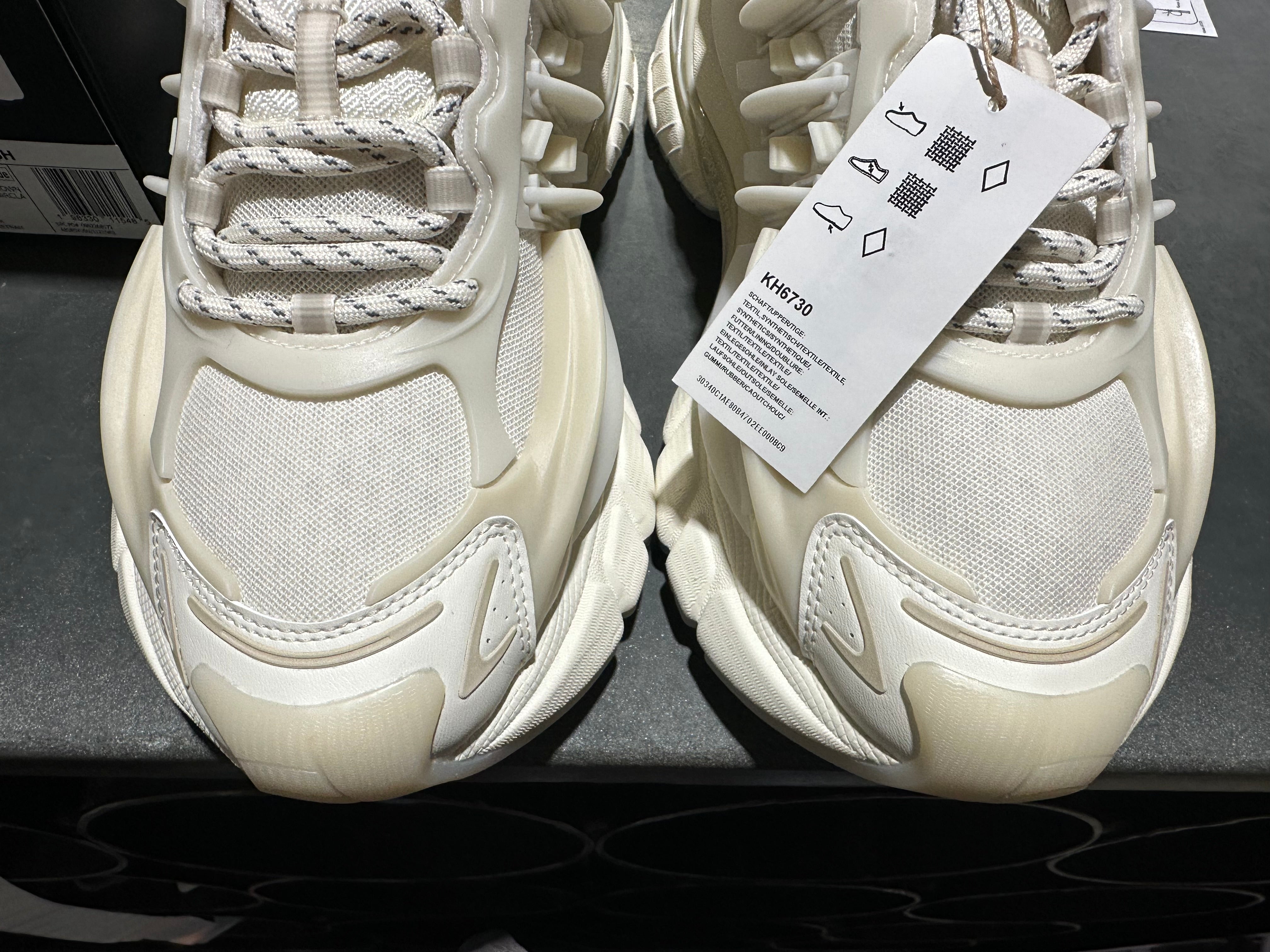 PW Adidas Jellyfish - White Size 9