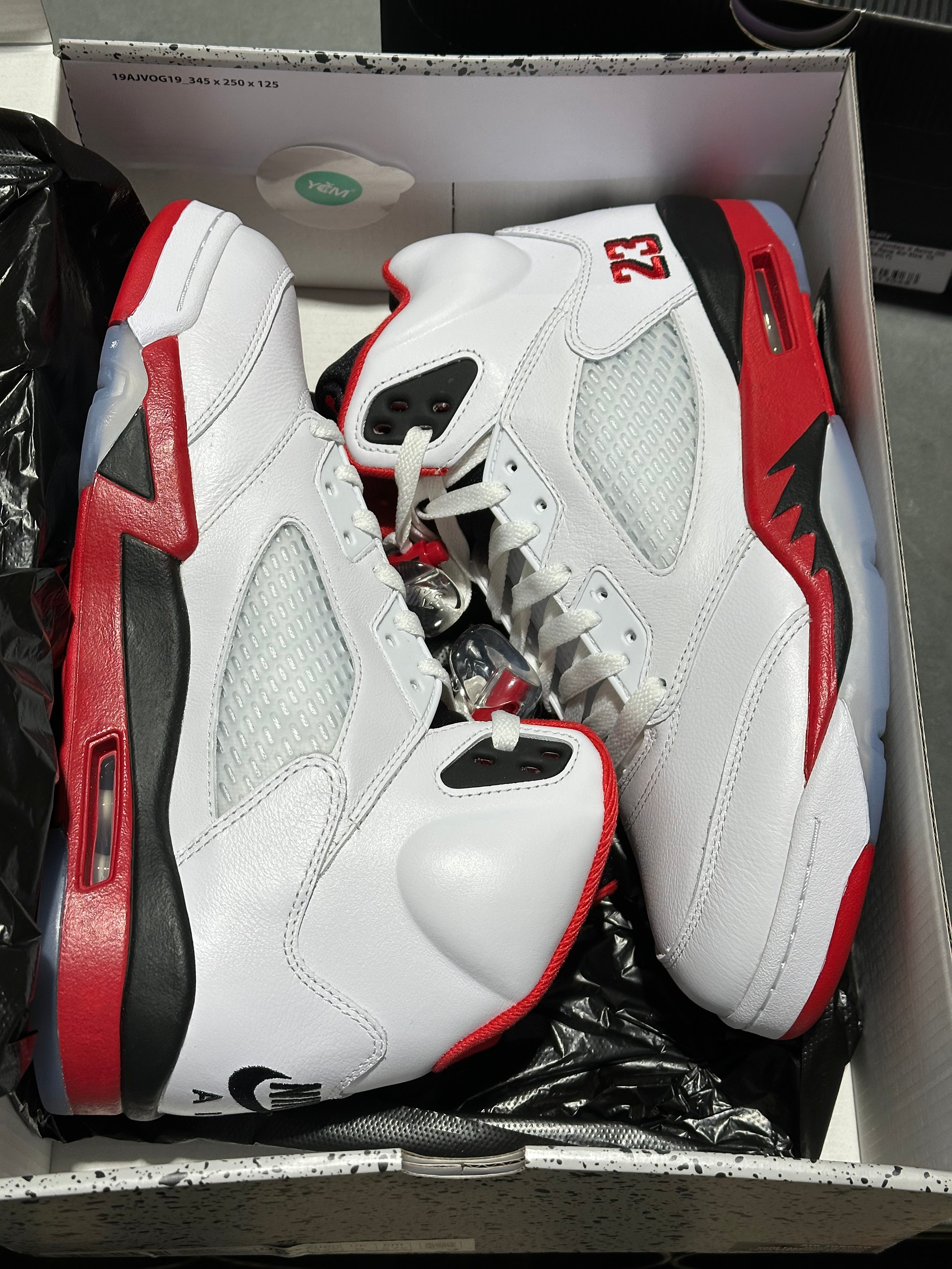 Air Jordan 5 Retro - Fire Red Black Tongue 2025 Size 9