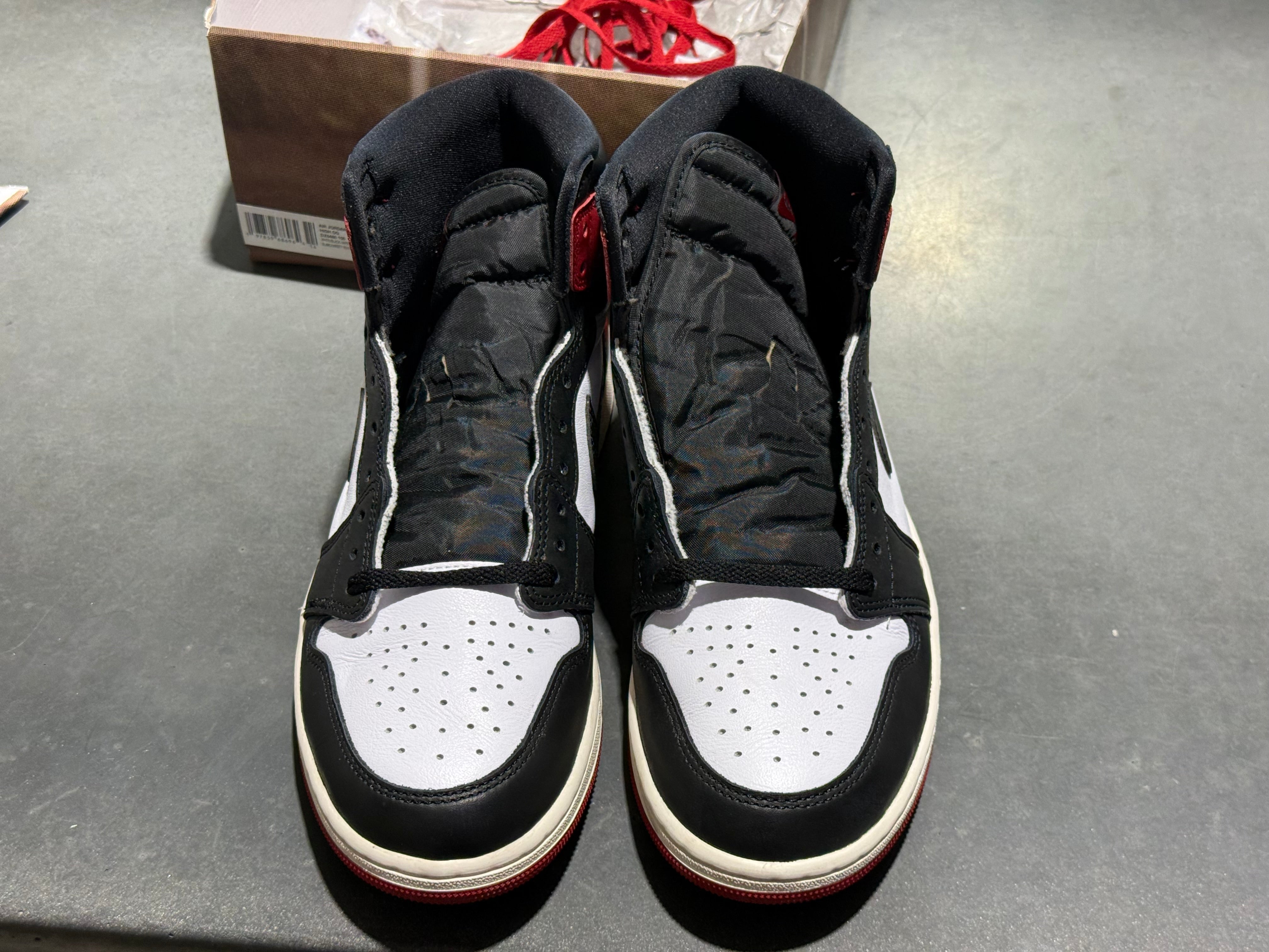 Air Jordan 1 Retro High OG - Black Toe Reimagined Size 10