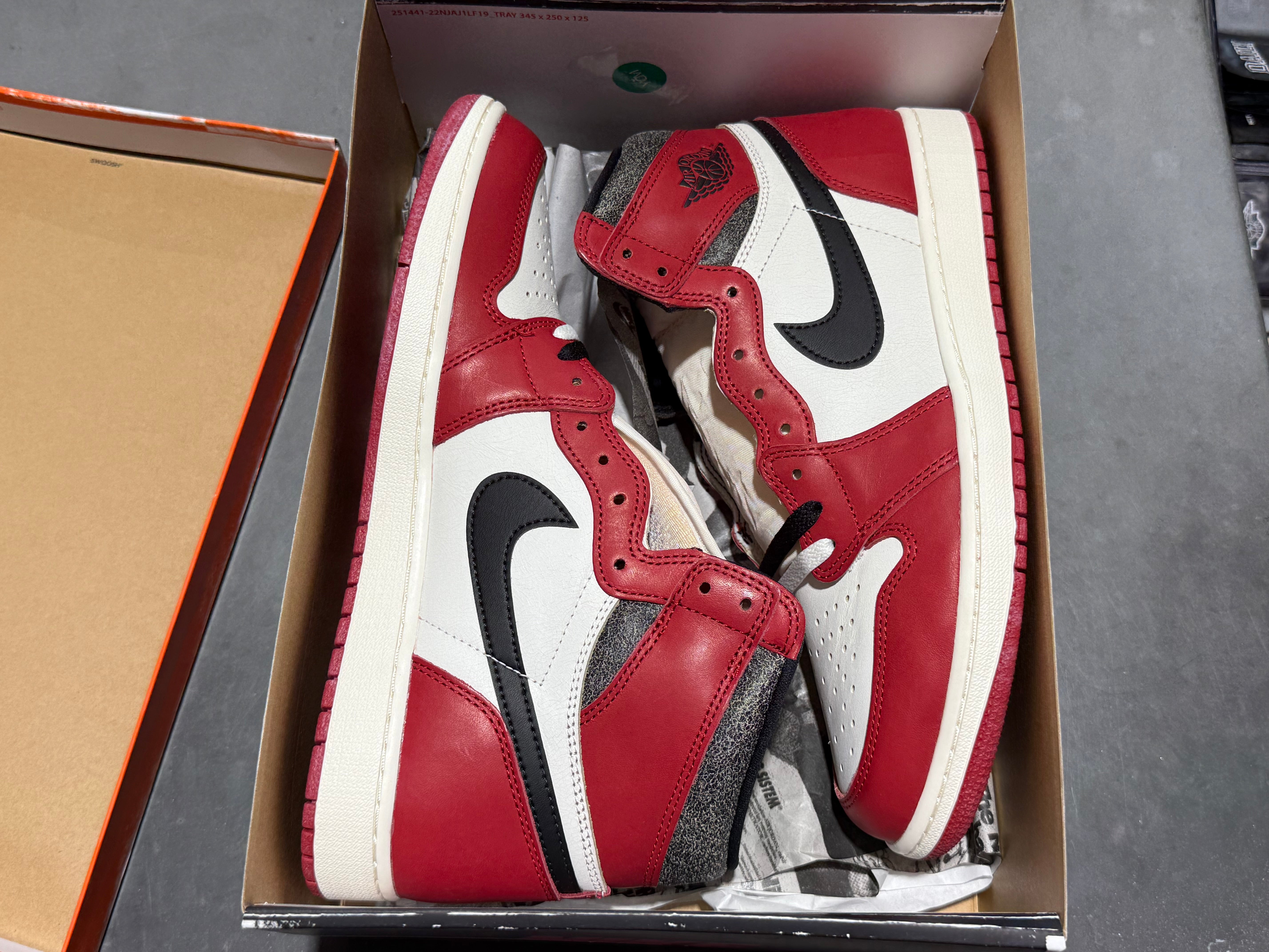 Air Jordan 1 Retro High OG - Lost & Found Size 12