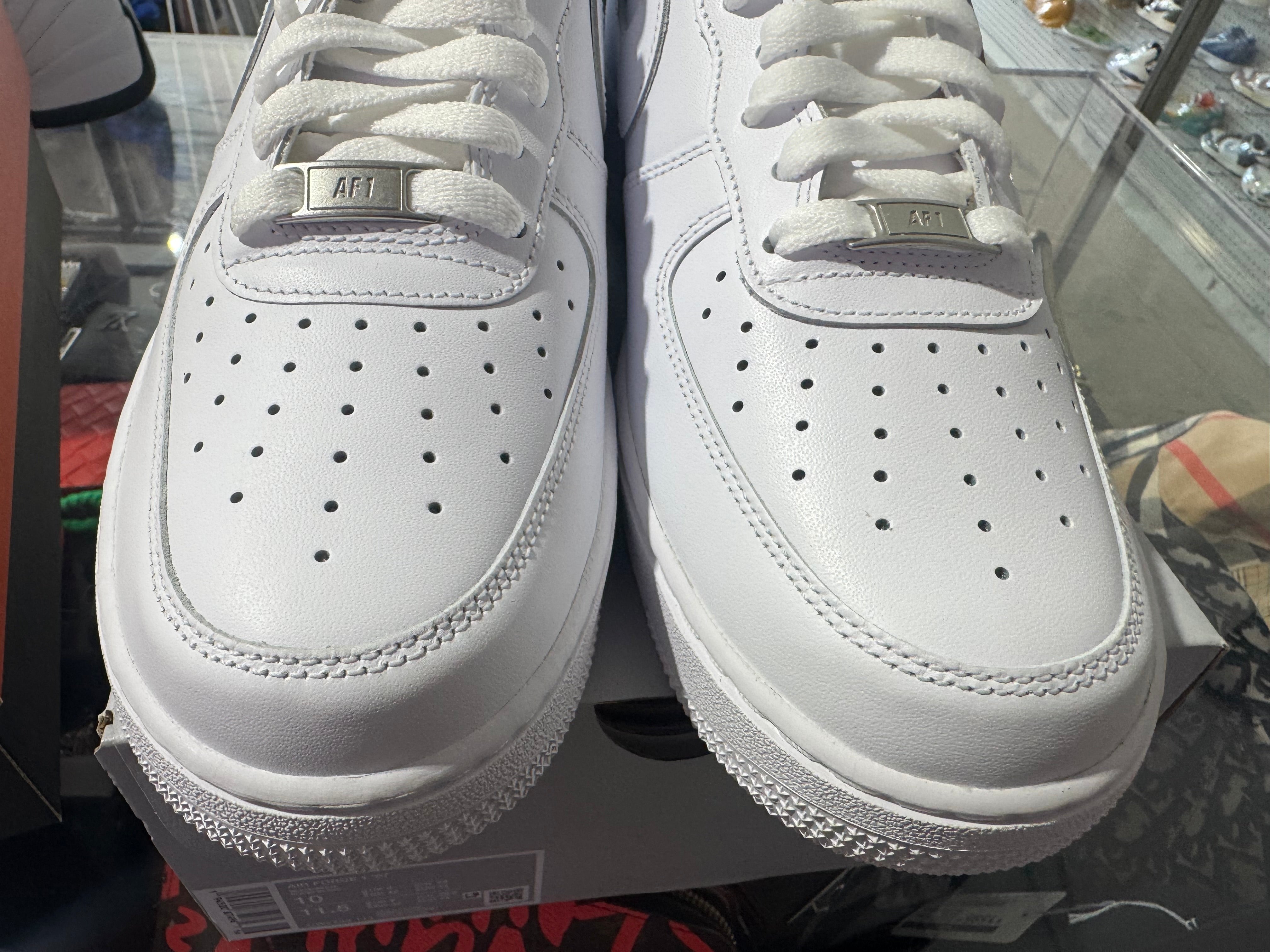 Nike Air Force 1 07 - Triple White Size 10