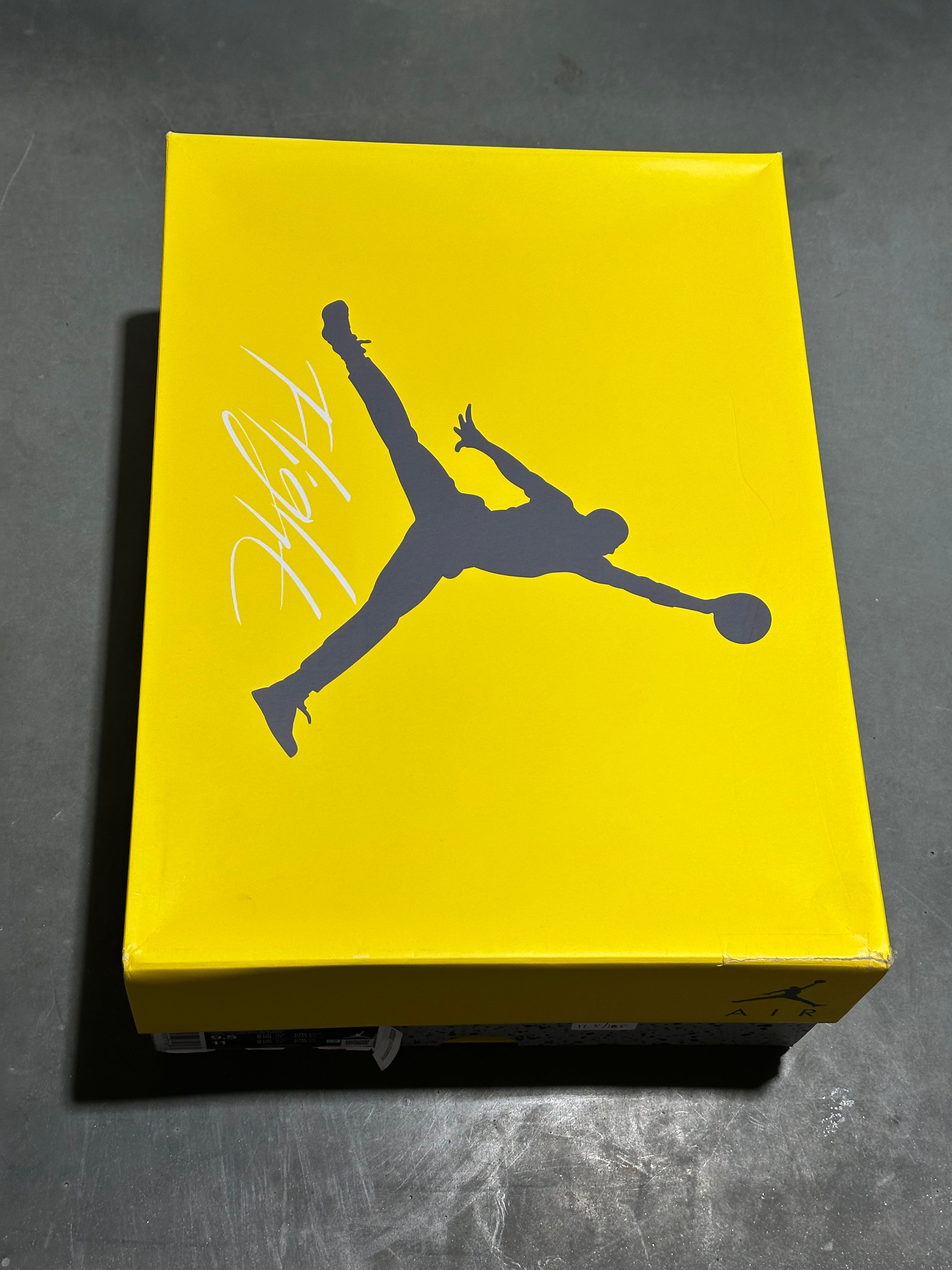 Air Jordan 4 Retro - Lightning Size 9.5