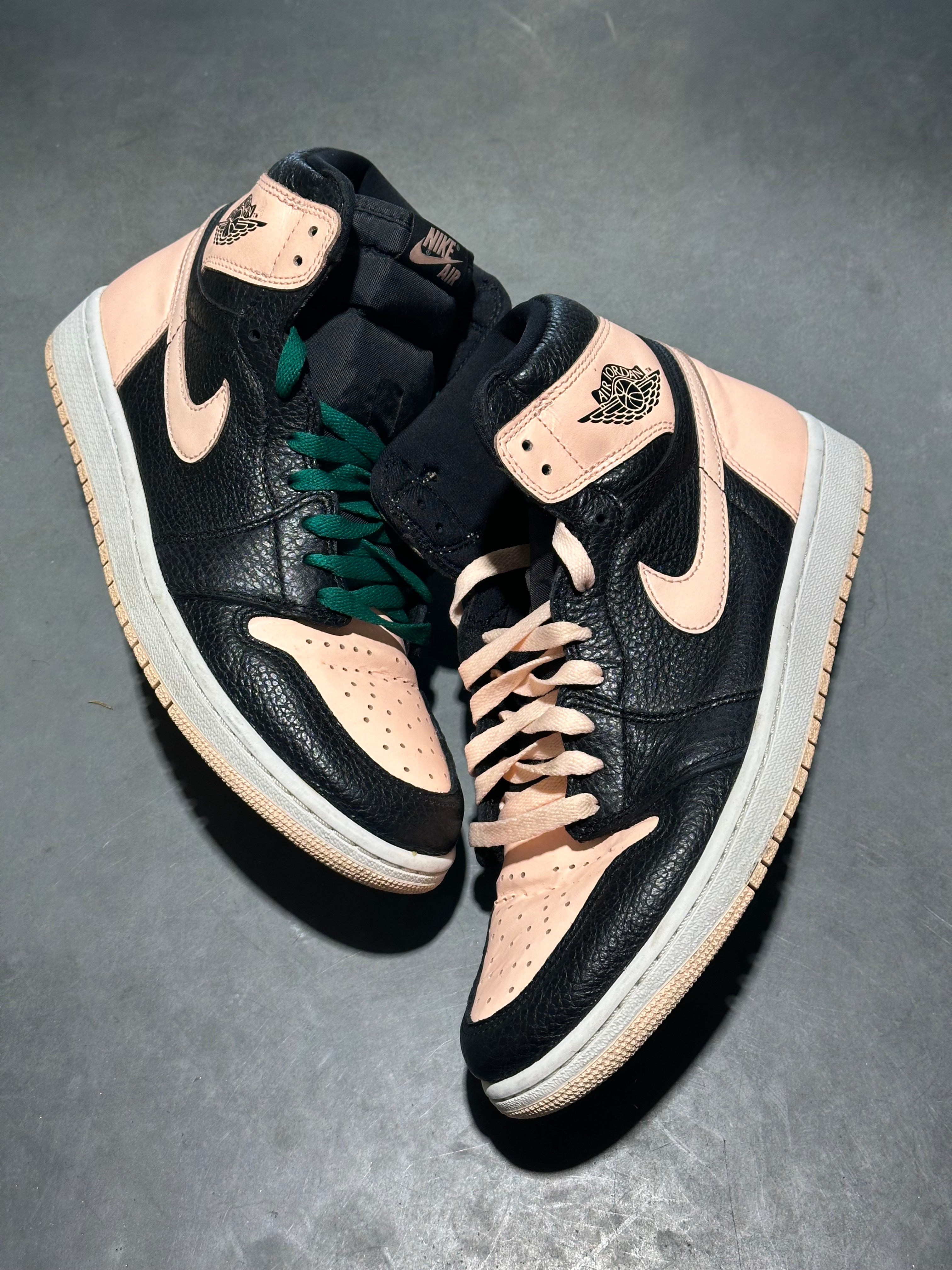 Air Jordan 1 Retro High OG - Crimson Tint Size 9.5