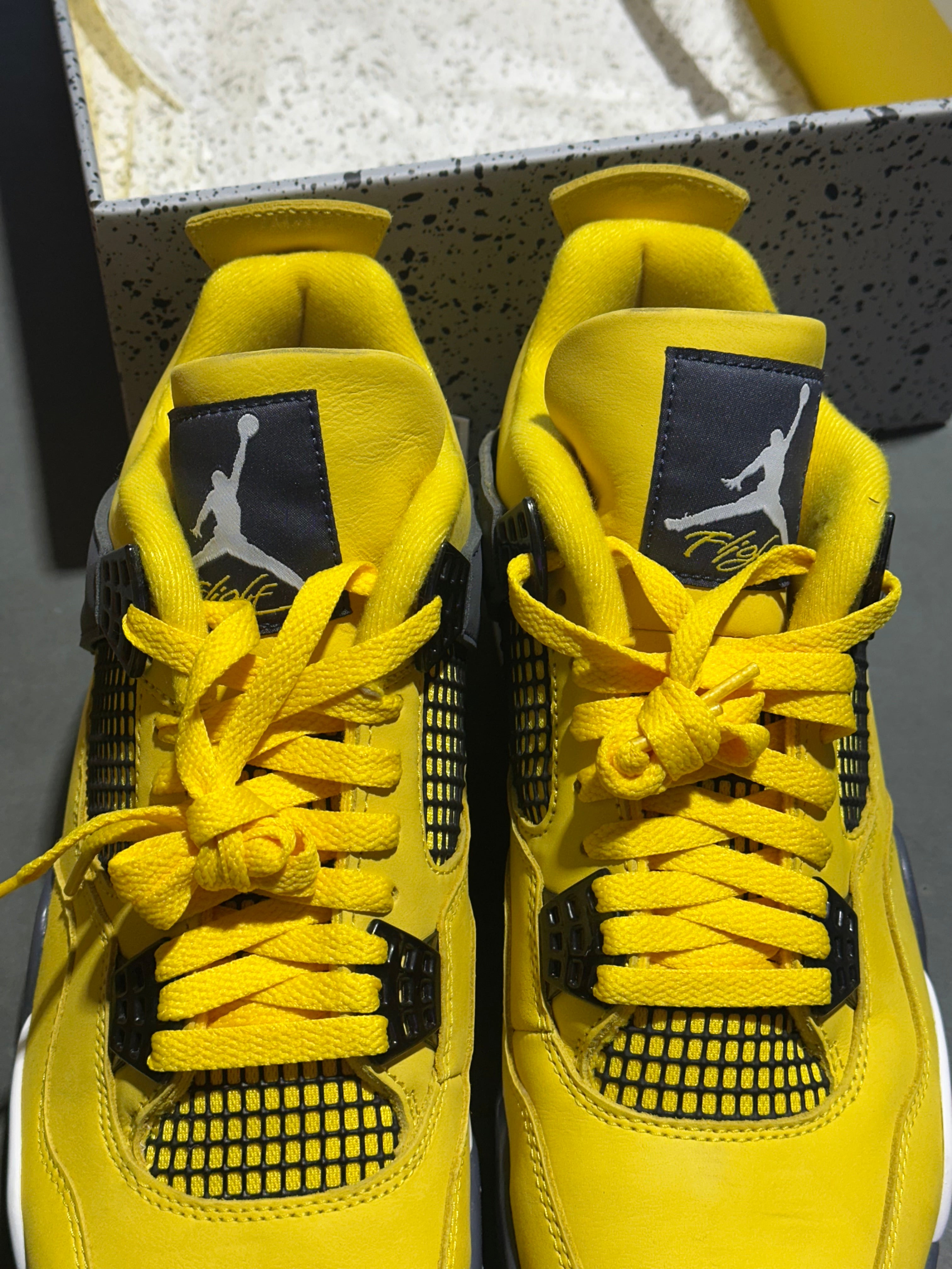 Air Jordan 4 Retro - Lightning Size 9.5
