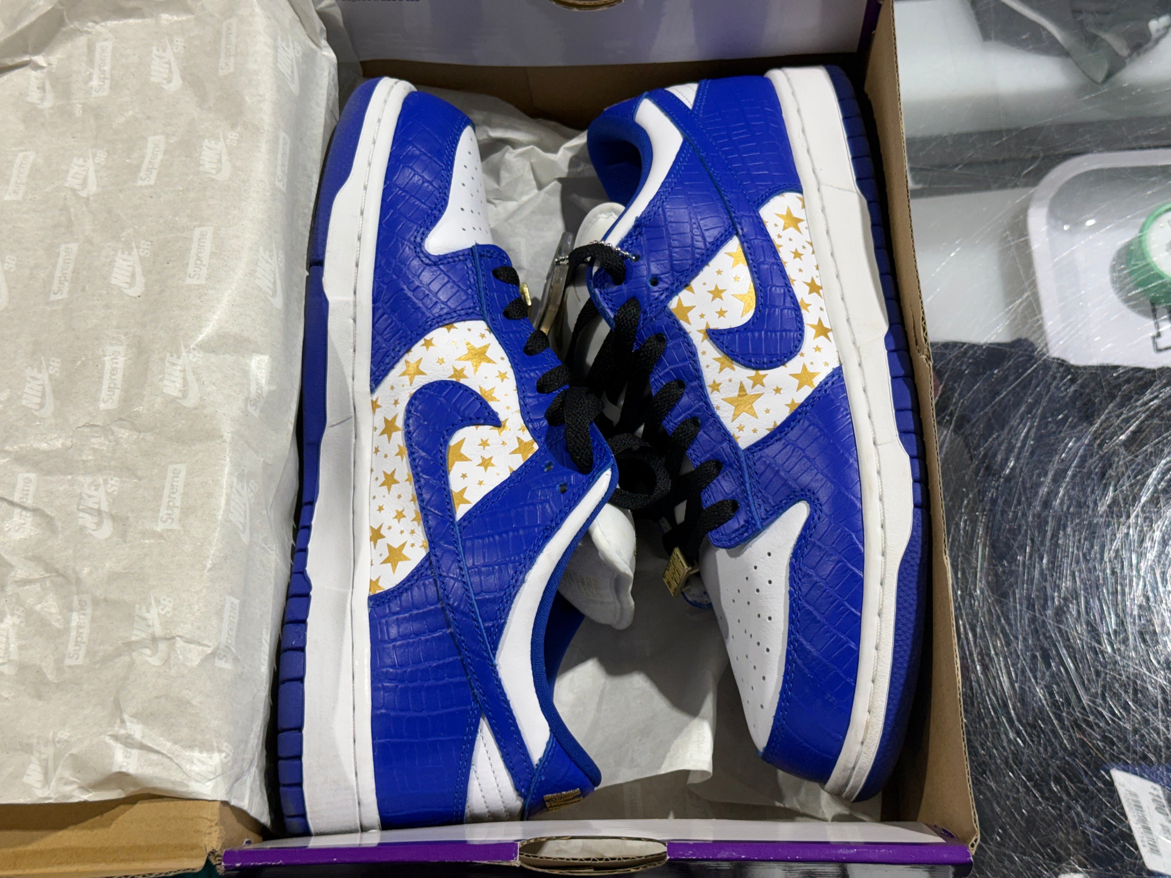 Nike SB Dunk Low - Supreme Stars/Hyper Royal Size 9.5