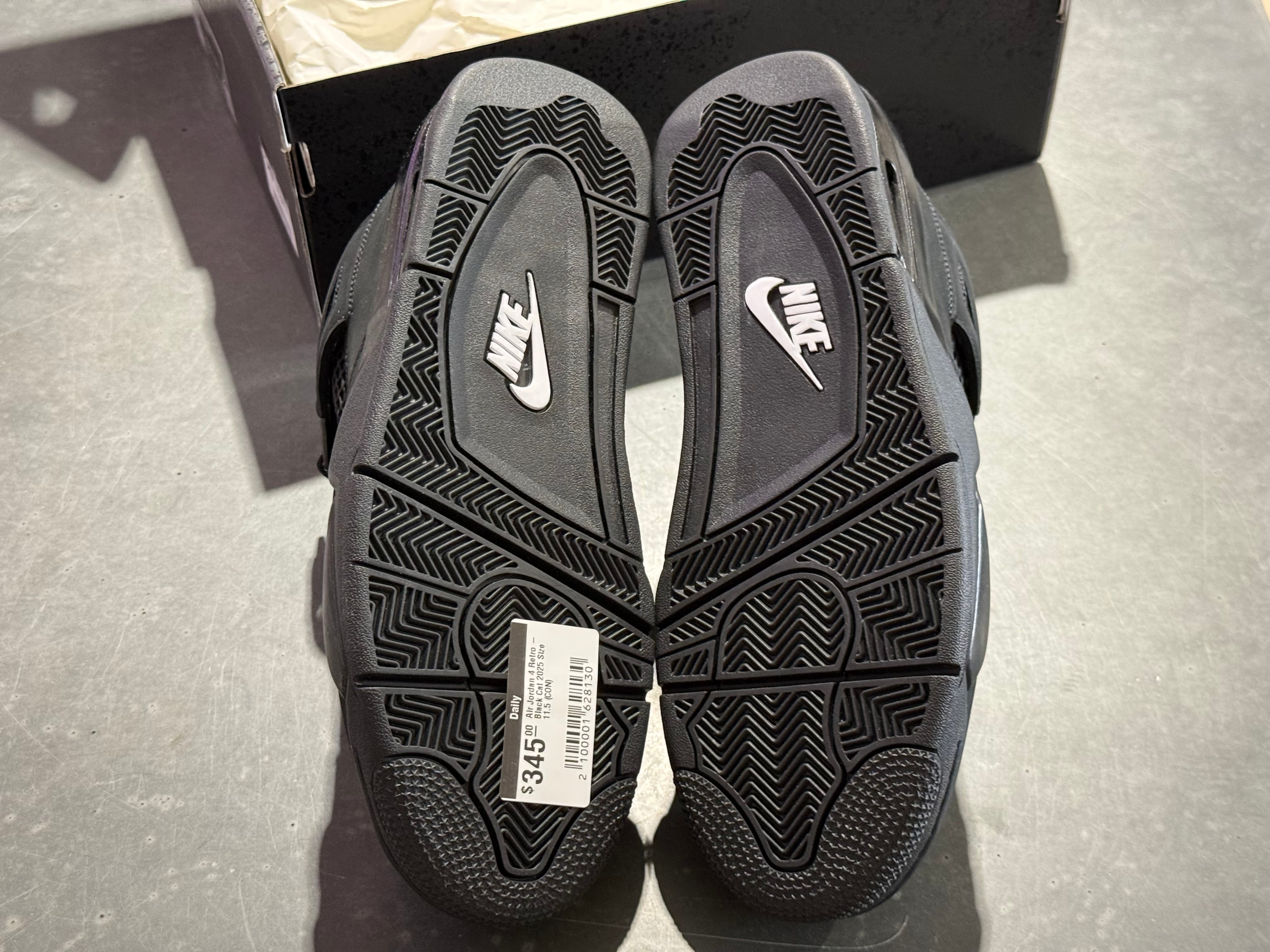 Air Jordan 4 Retro - Black Cat 2025 Size 11.5