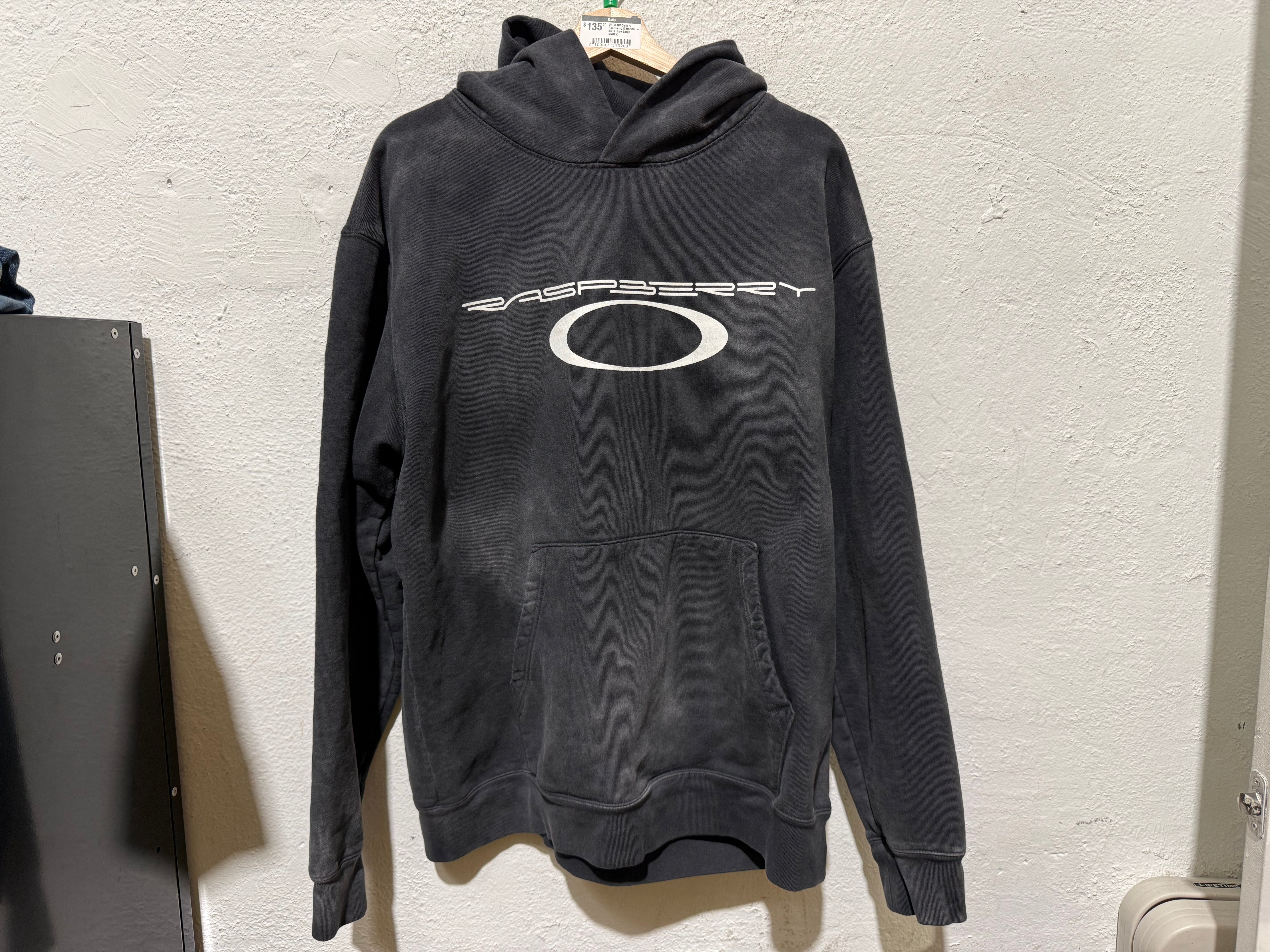 USED GV Gallery Raspberry O Hoodie - Black Size Large