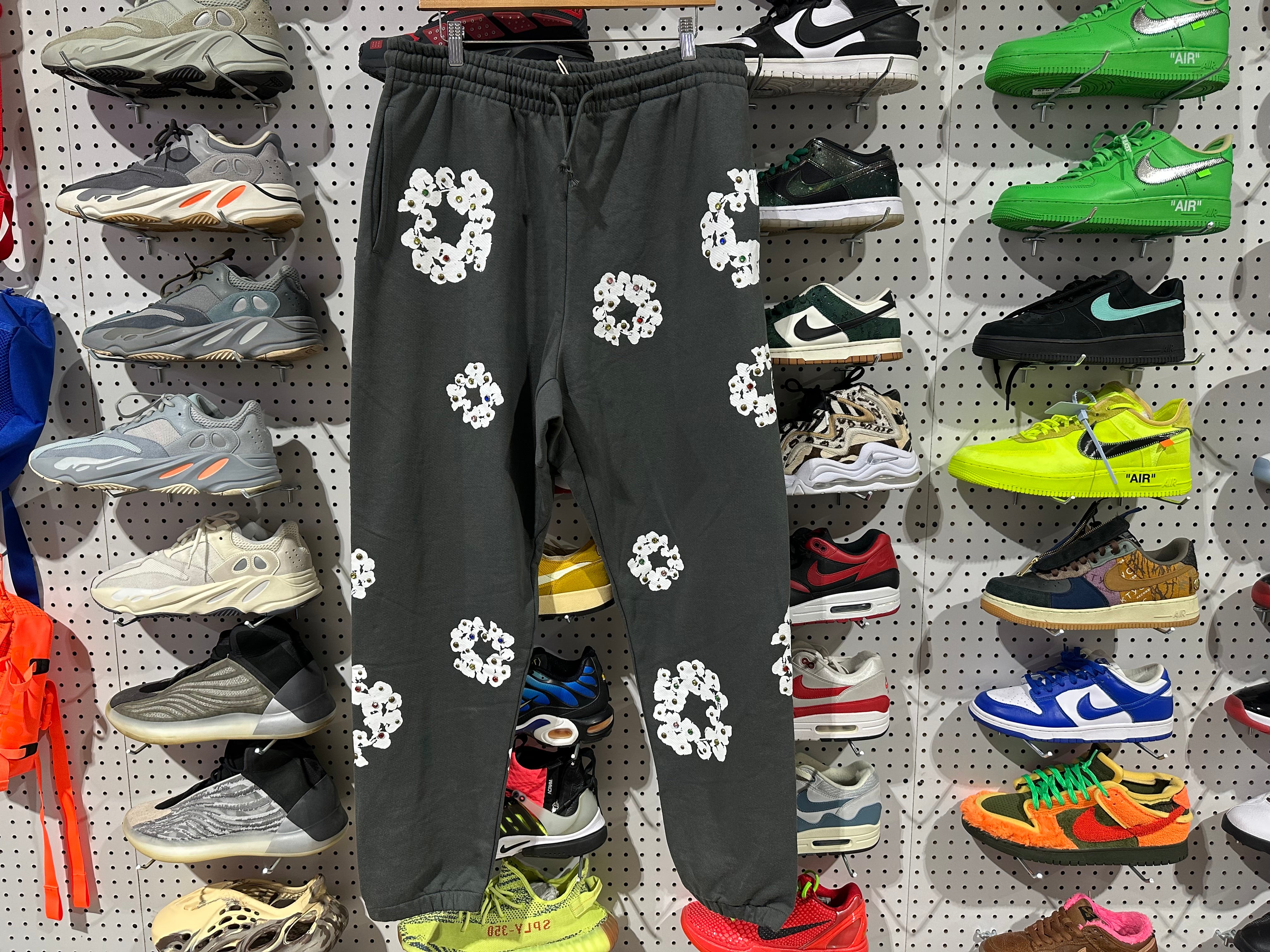 NEW Denim Tears Rhinestone Cotton Wreath Sweatpants - Vintage Black Size XL (DAILY)