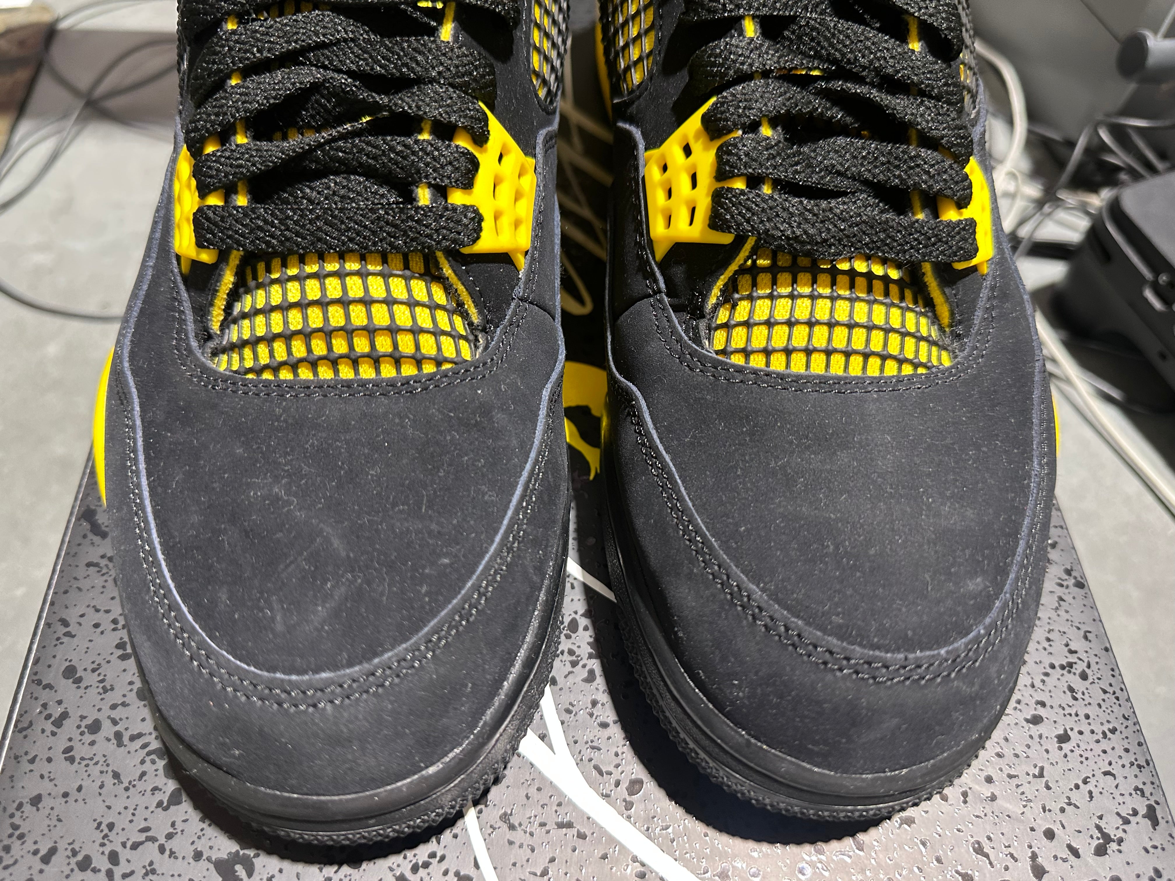 Air Jordan 4 Retro - Thunder Size 11