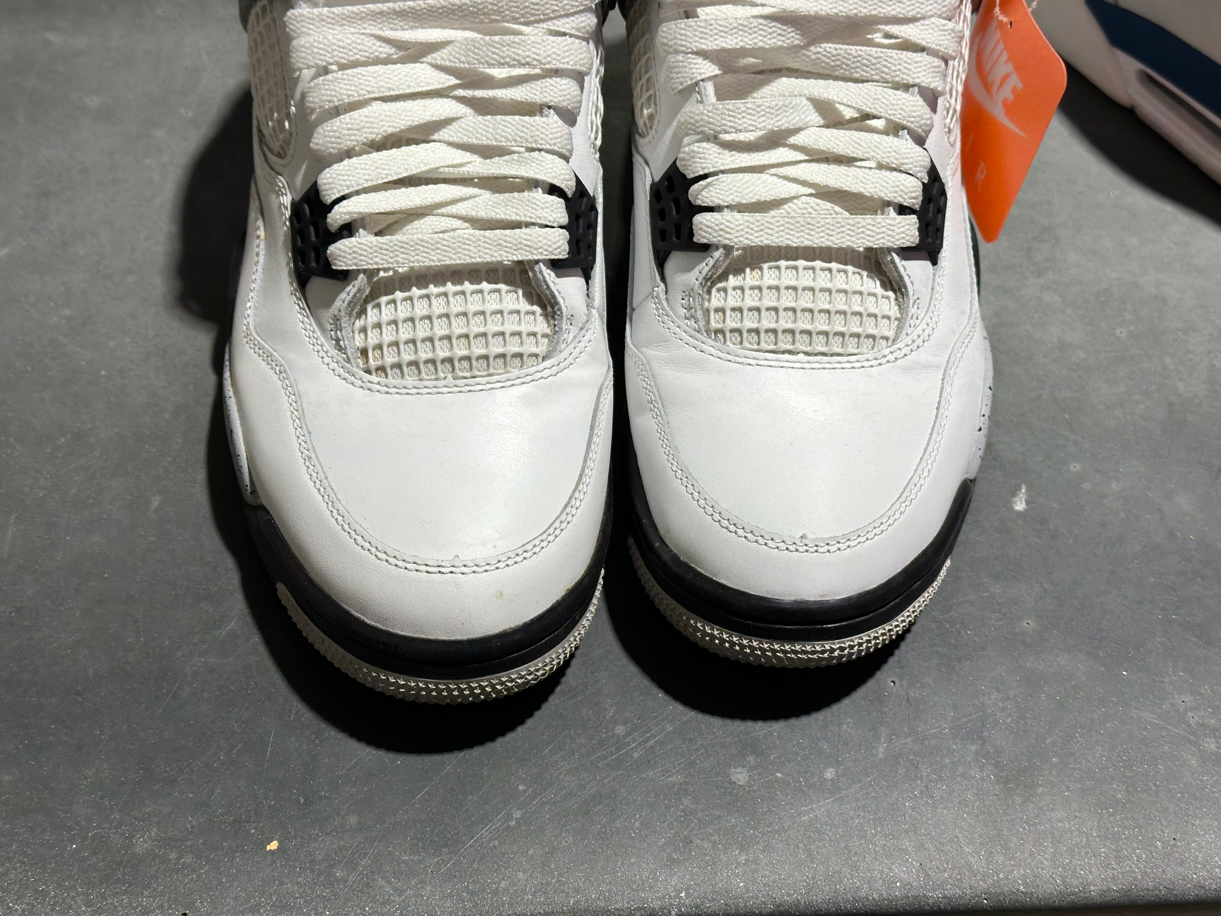 Air Jordan 4 Retro - White Cement Size 9.5