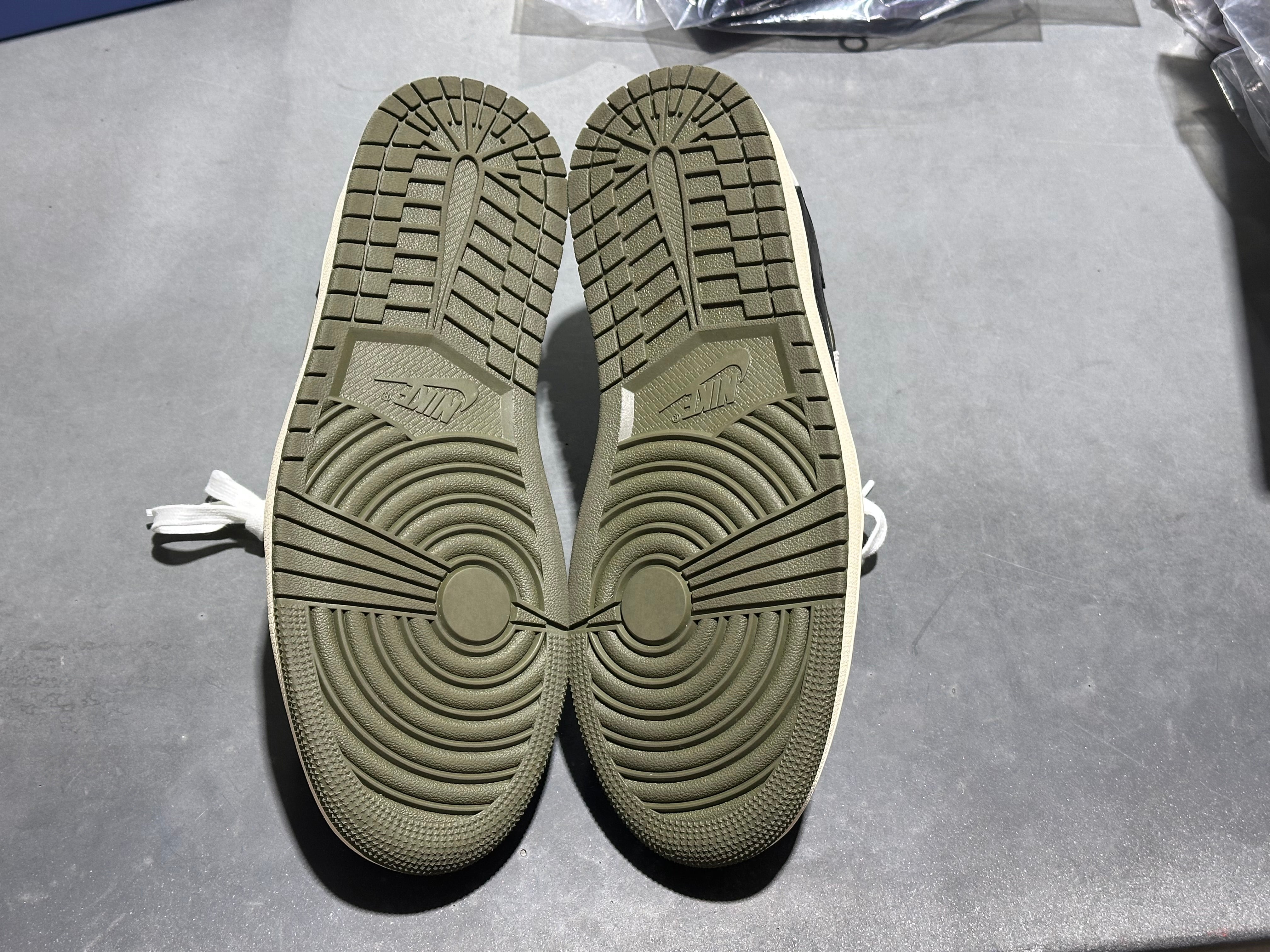 Air Jordan 1 Low OG SP - Travis Scott/Medium Olive Size 9.5