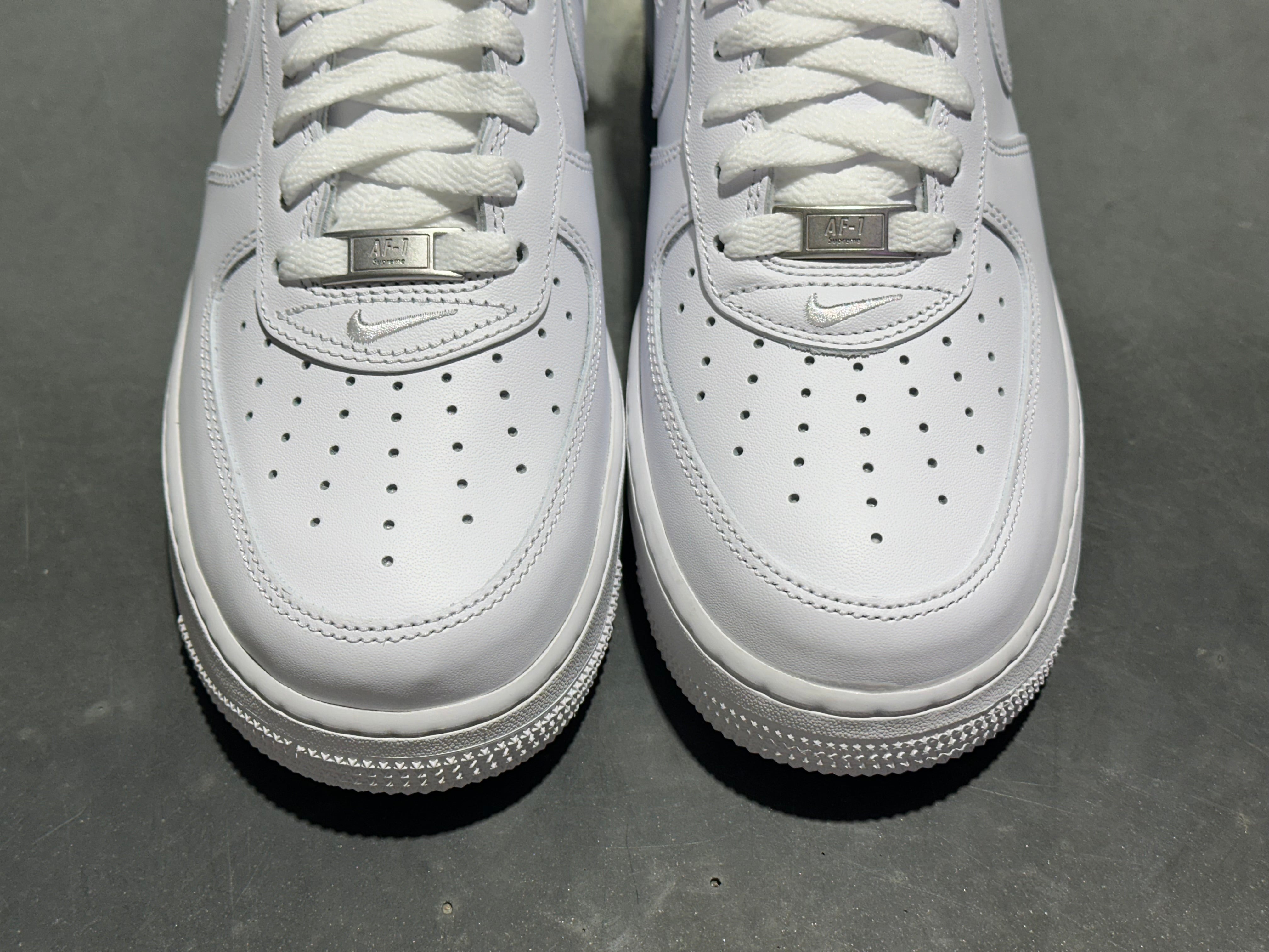 Nike Air Force 1 Low Supreme - White Size 10