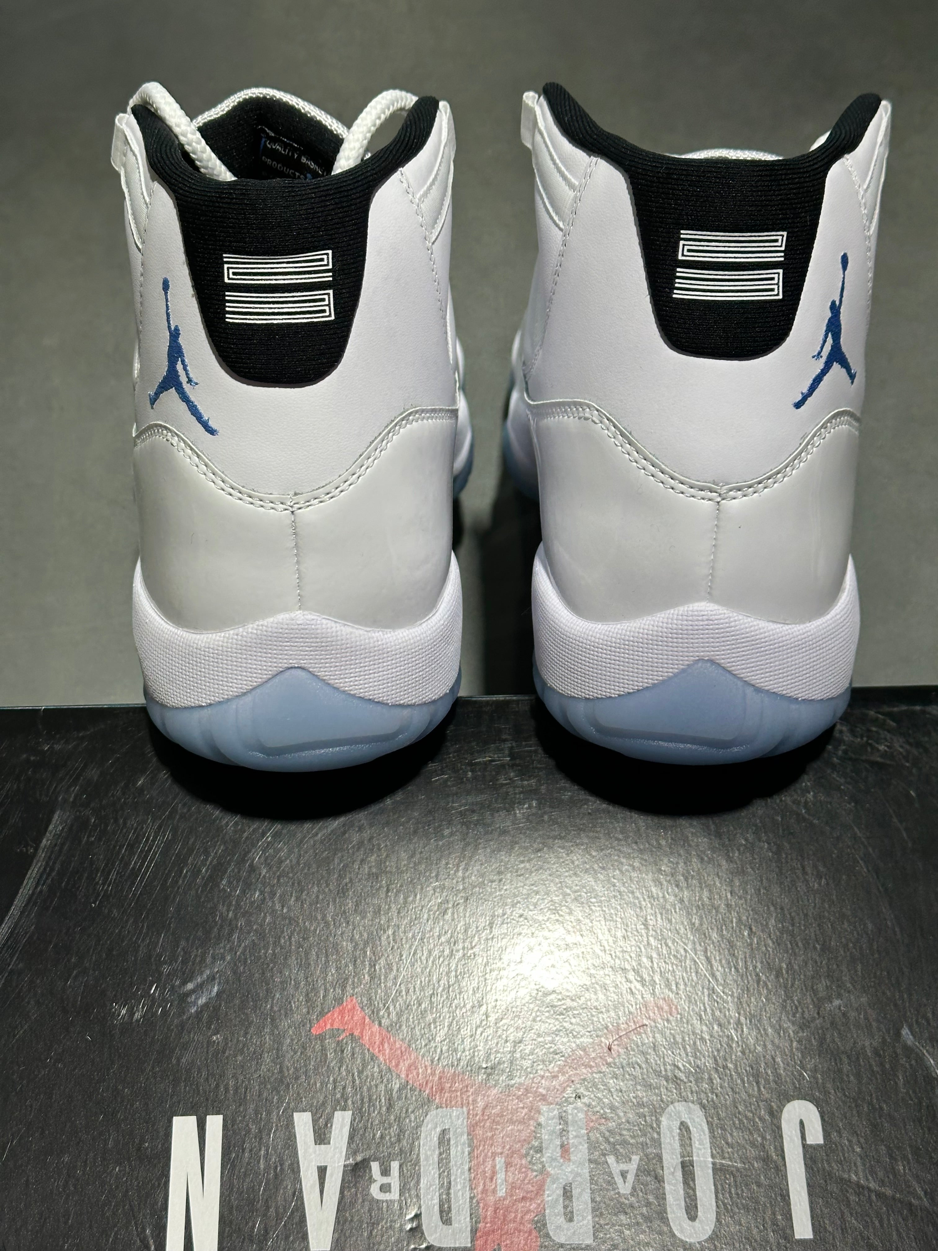 Air Jordan 11 Retro - Legend Blue Size 10.5