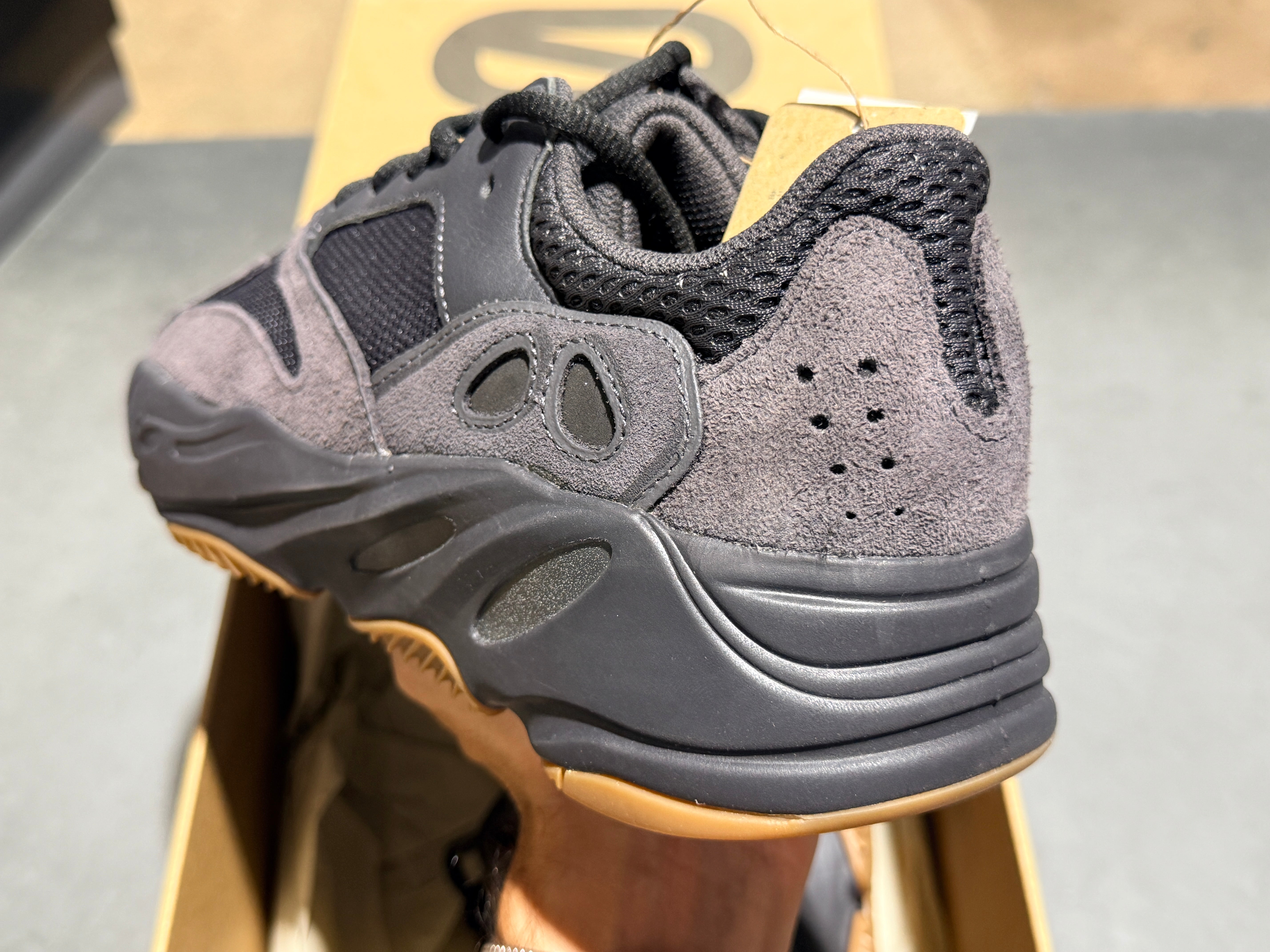 Adidas Yeezy Boost 700 - Utility Black Size 8