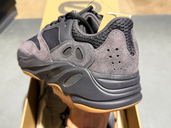 Adidas Yeezy Boost 700 - Utility Black Size 8