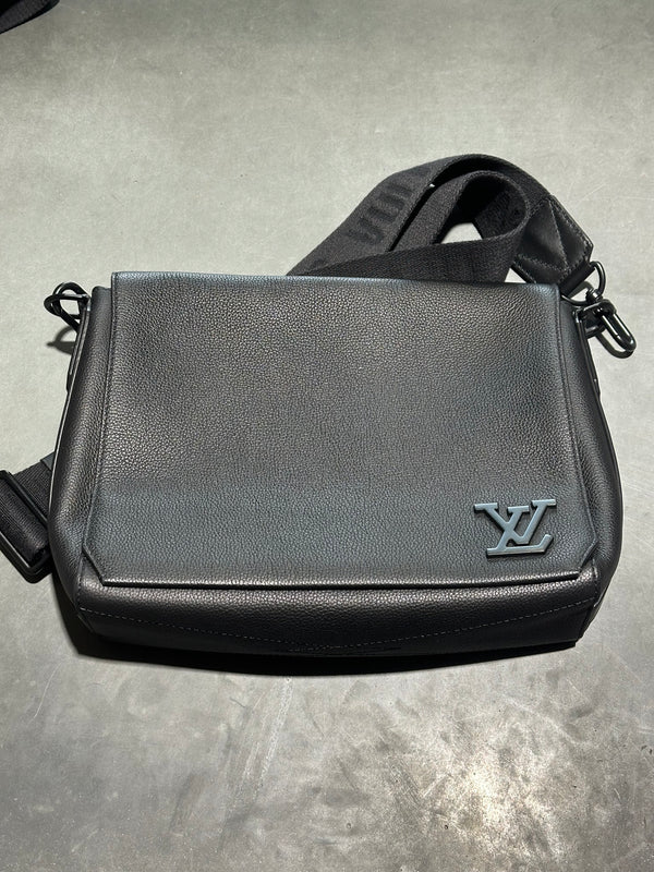 USED Louis Vuitton Aerogram Takeoff Messenger Bag - Black