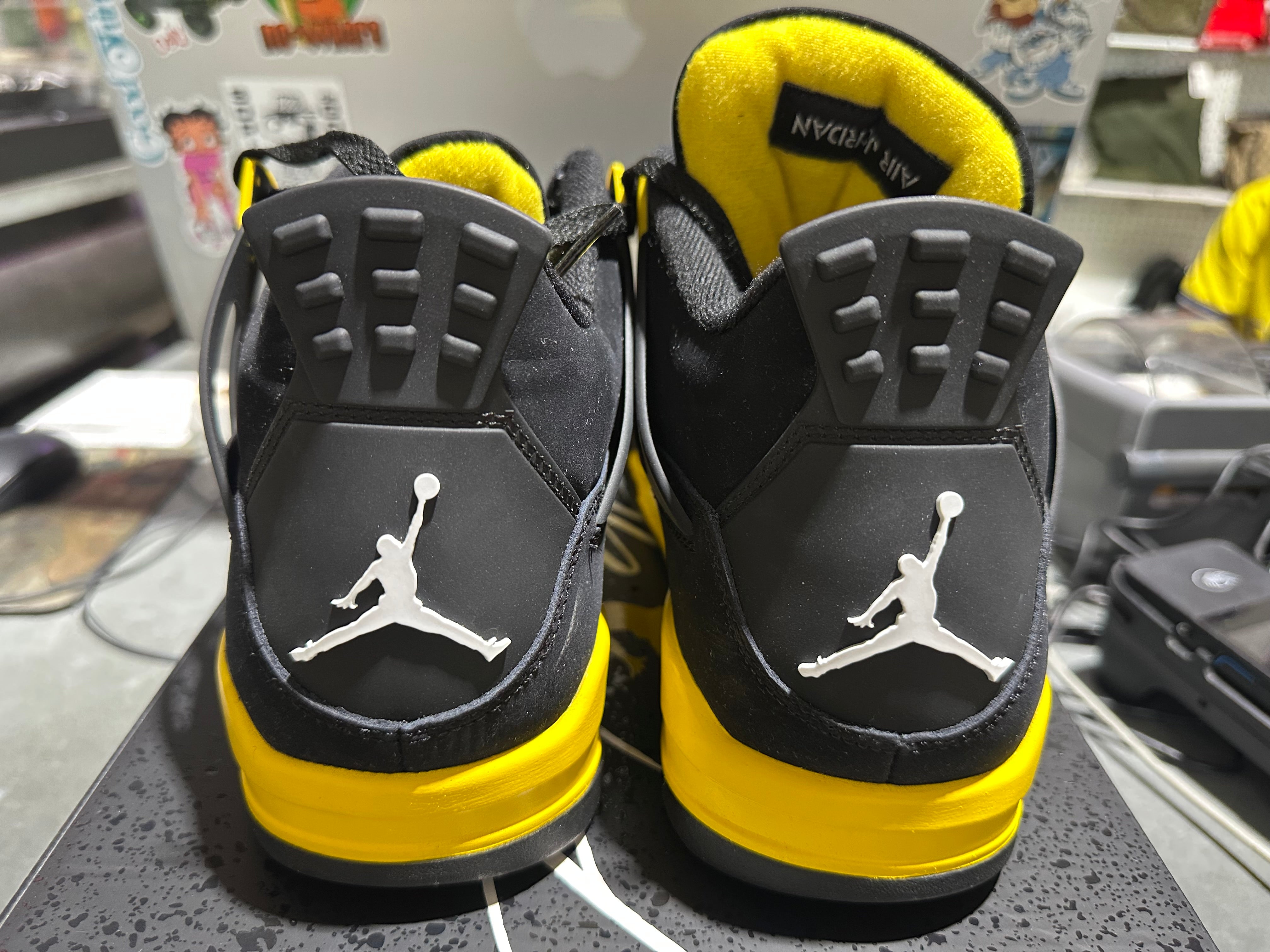 Air Jordan 4 Retro - Thunder Size 11