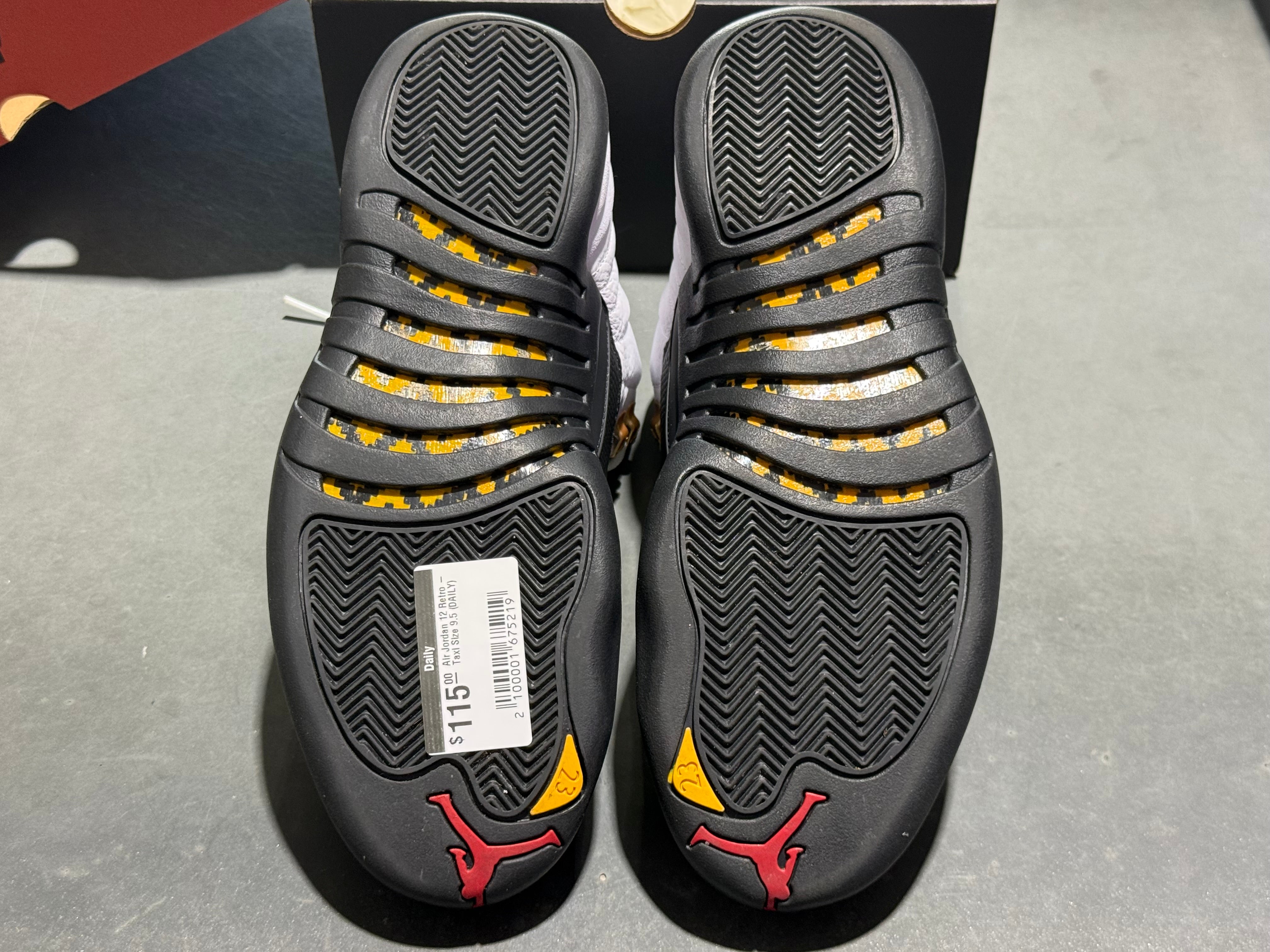Air Jordan 12 Retro - Taxi Size 9.5