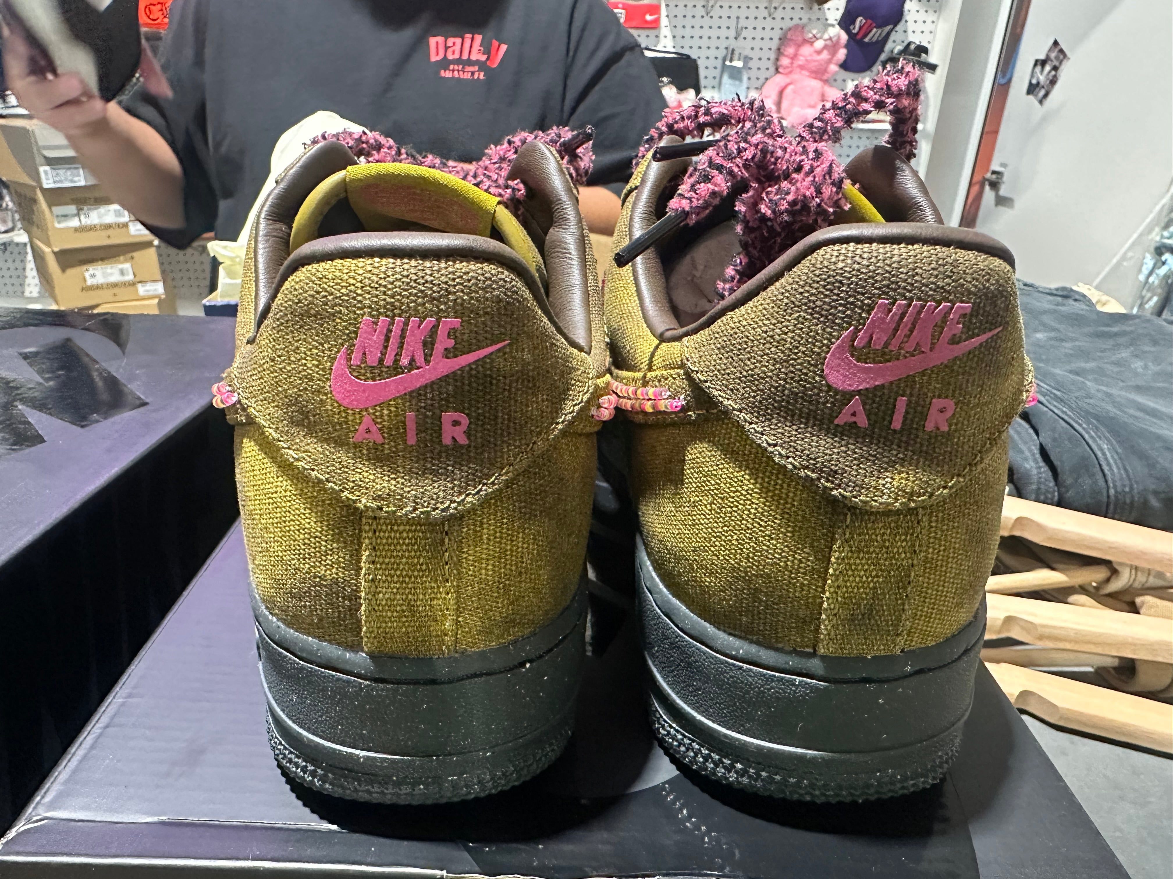 Nike Air Force 1 Low '07 - Boucle Desert Moss Fierce Pink Size 11.5