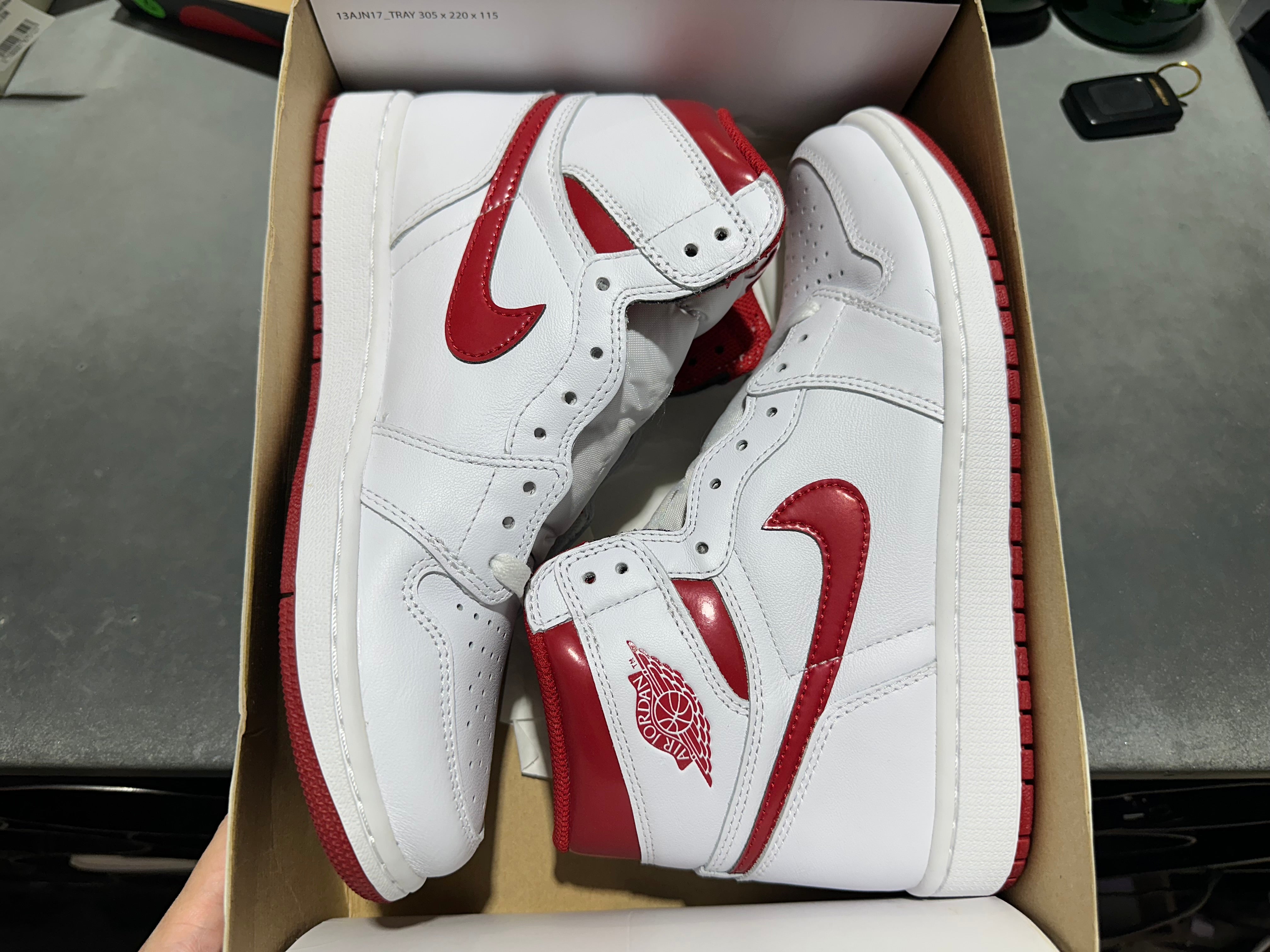 Air Jordan 1 Retro High OG - Red Metallic 2017 Size 8.5
