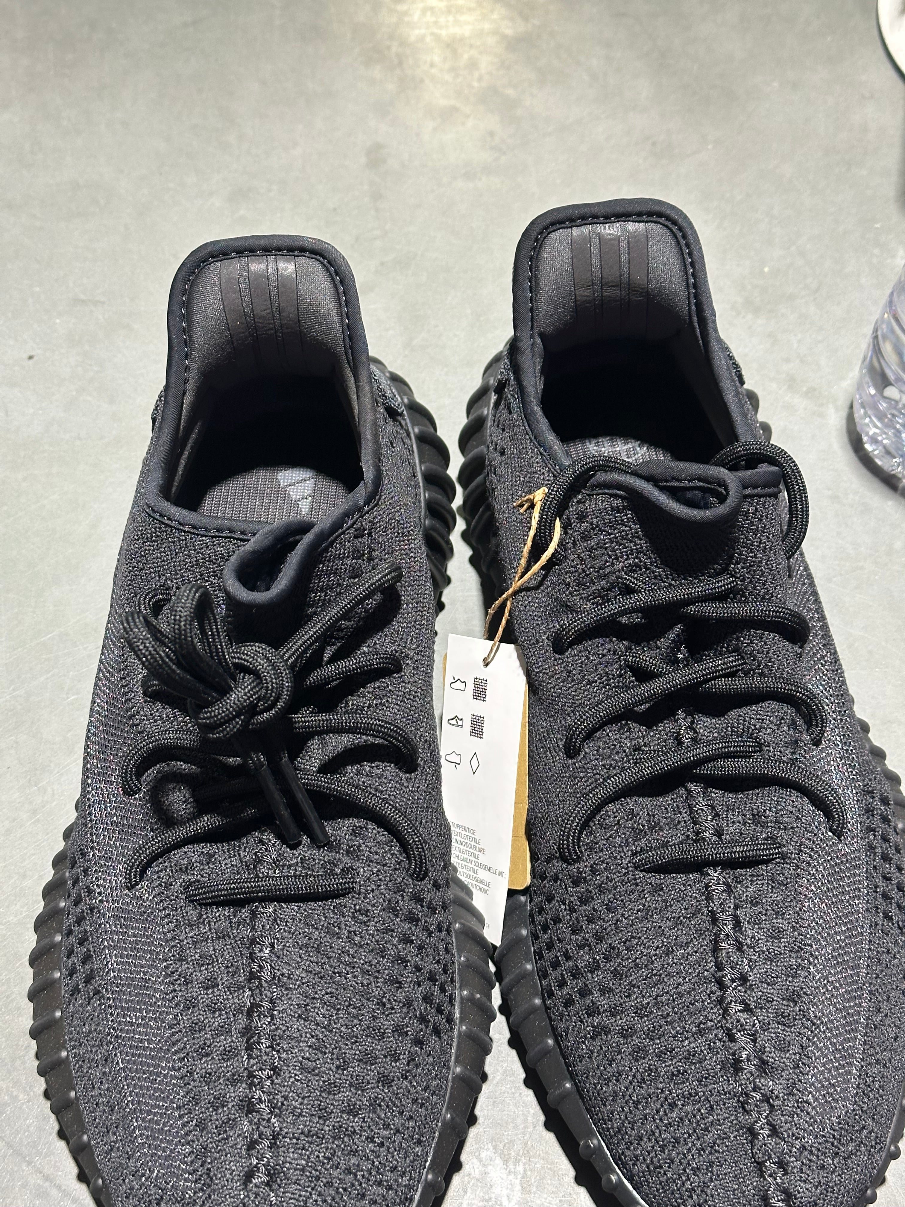 adidas Yeezy Boost 350 V2 - Onyx Size 9