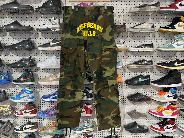 USED GV Gallery Raspberry Hills Army Pants Size Medium