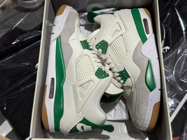 Air Jordan 4 Retro SB - Pine Green Size 9