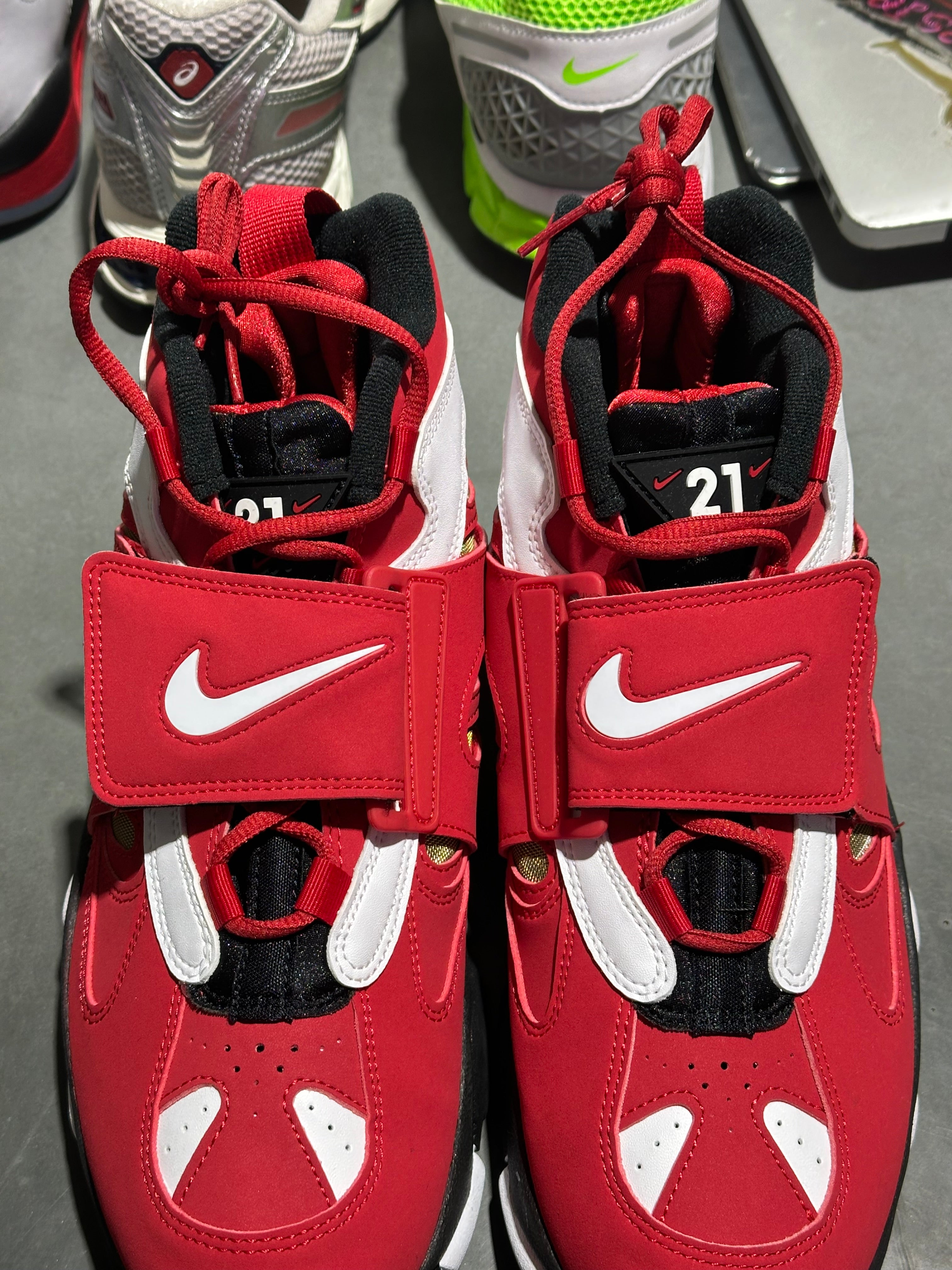 Nike Air Diamond Turf II - 2026 Red Gold Size 9.