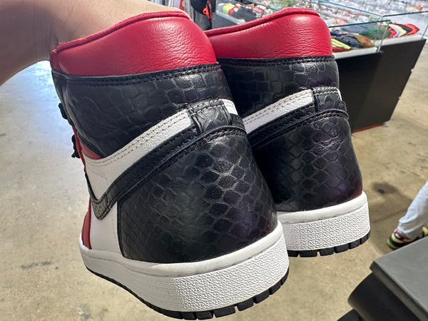 Air Jordan 1 Retro High - Satin Snake Chicago Size 6W/4.5Y