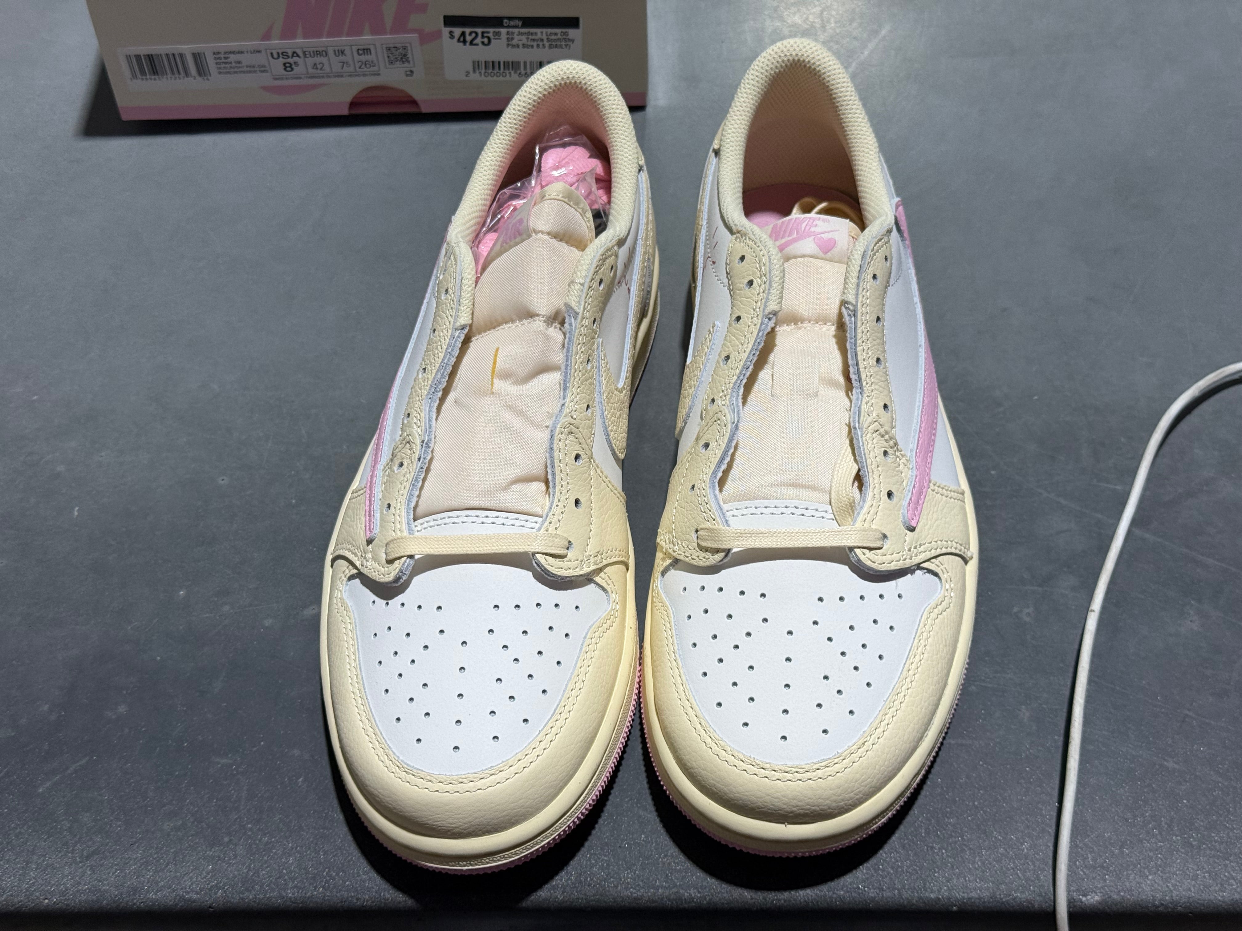 Air Jordan 1 Low OG SP - Travis Scott/Shy Pink Size 8.5