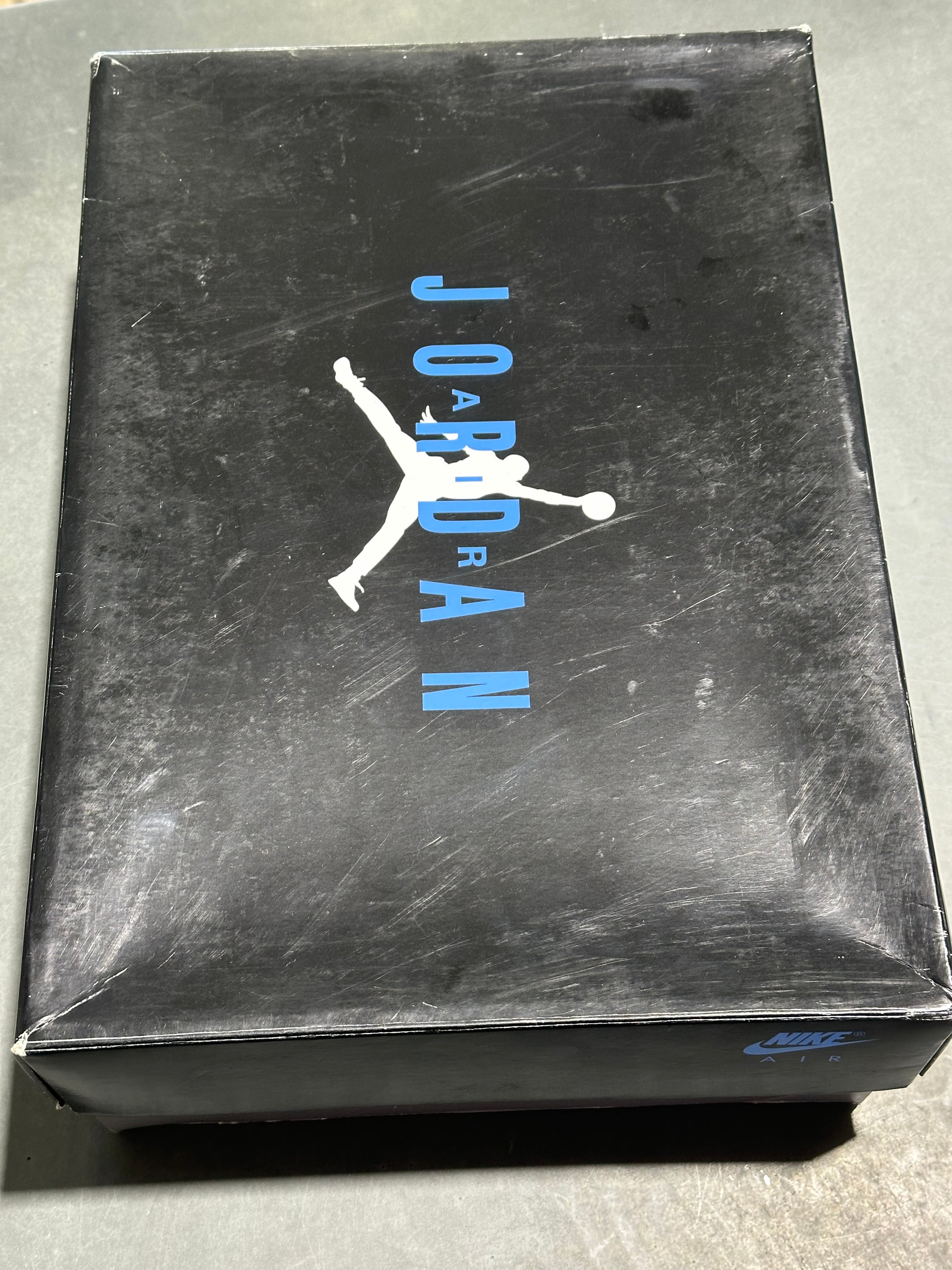 Air Jordan 11 Retro Low - Cement Grey Size 10