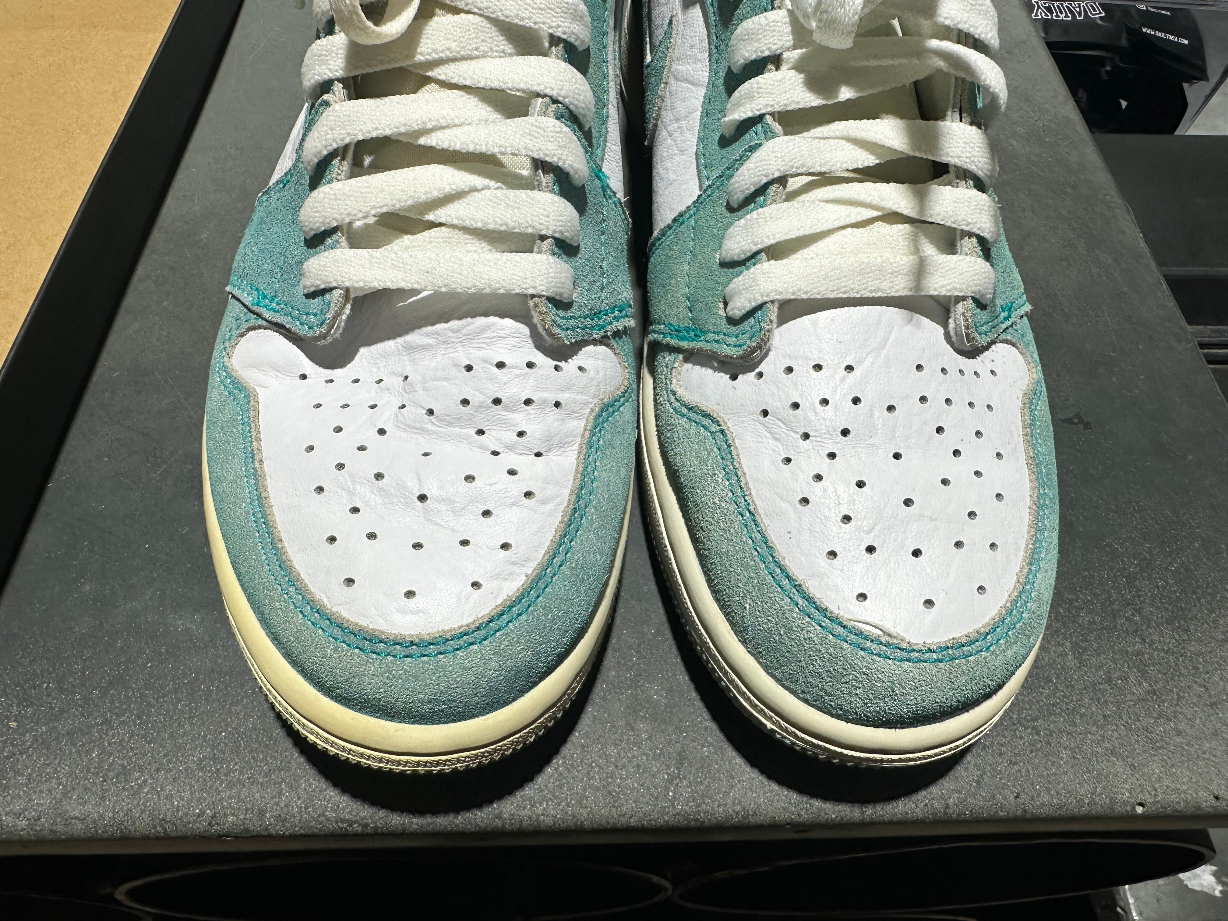 Air Jordan 1 Retro High OG - Turbo Green Size 9.5