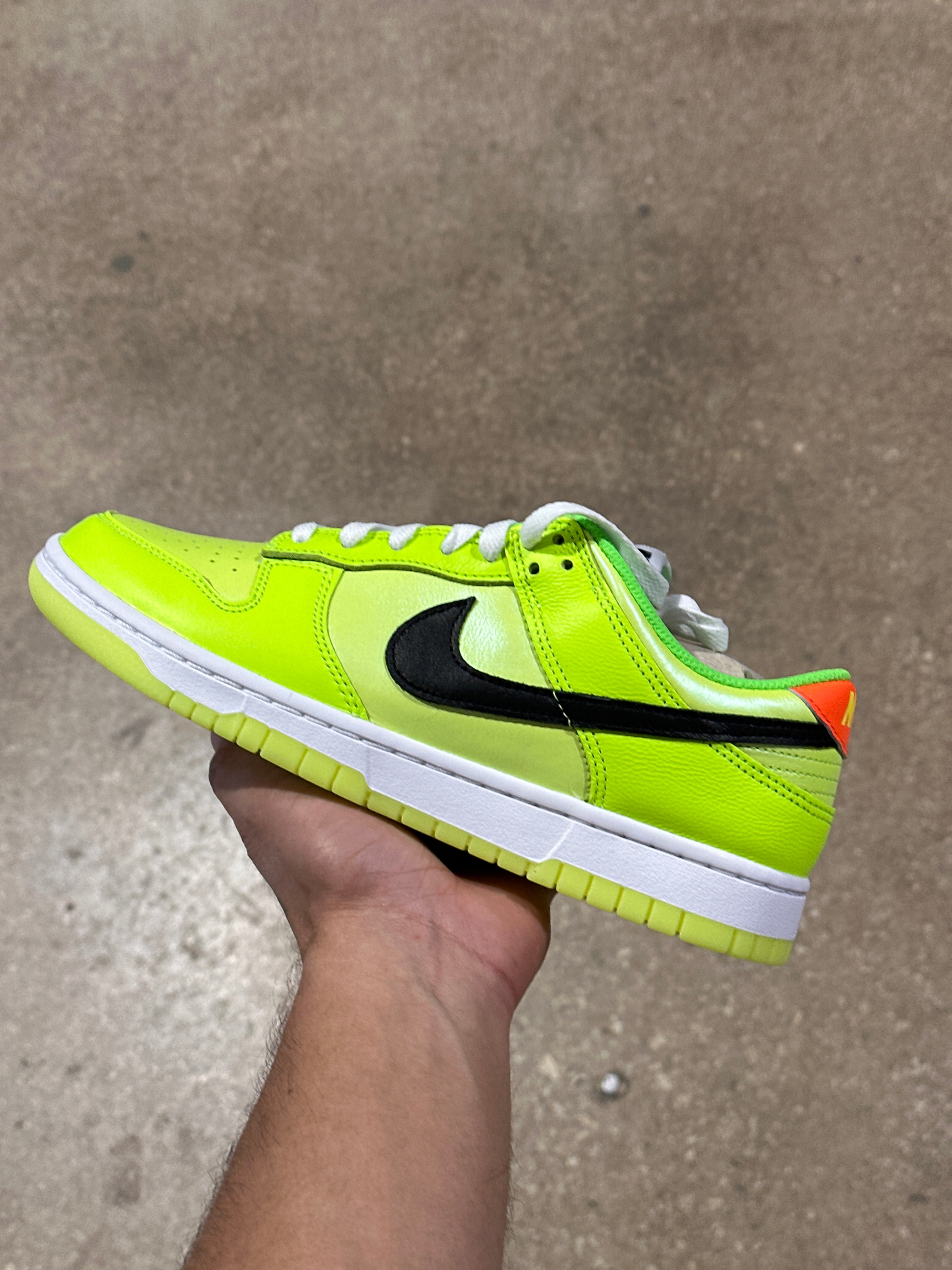 Nike Dunk Low SE - Splash Volt Size 8