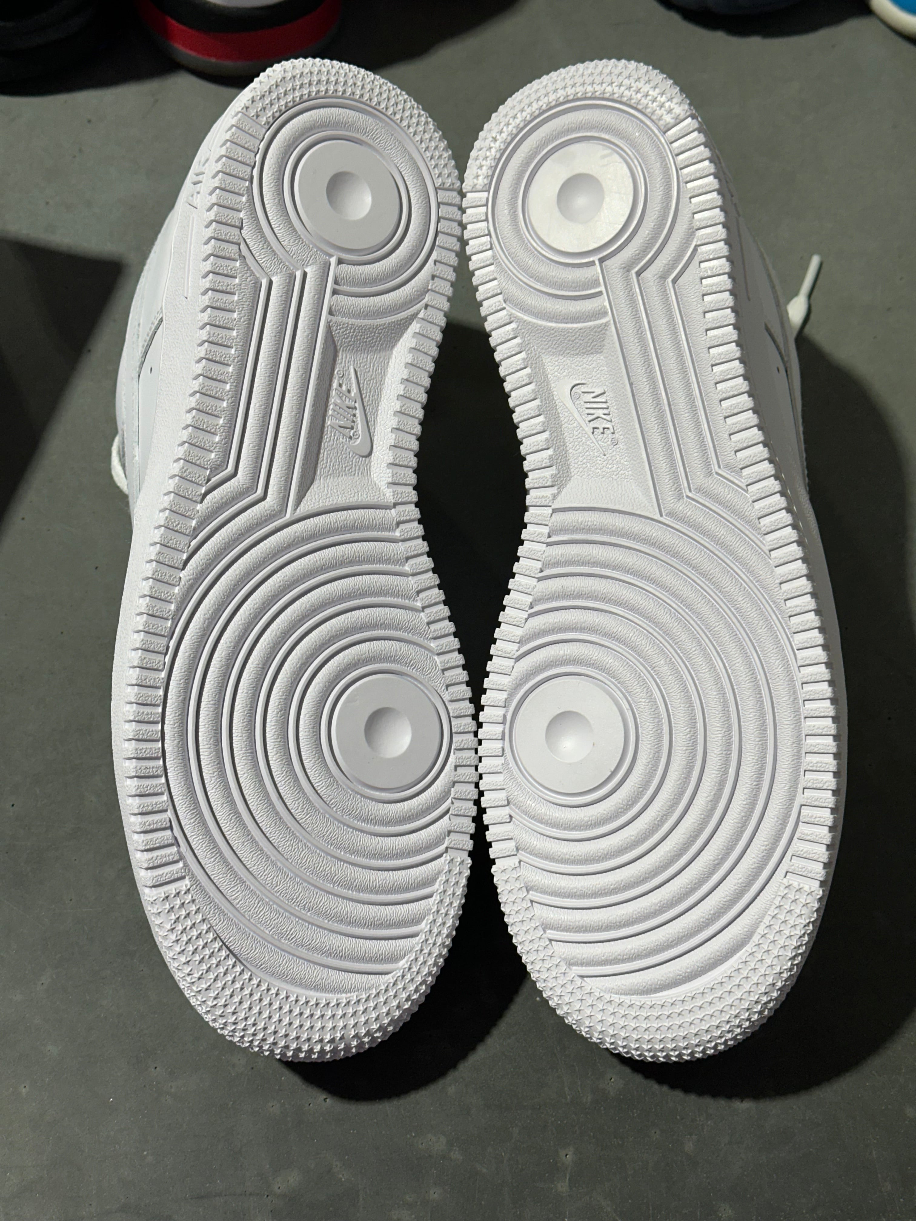 Nike Air Force 1 07 - Triple White Size 10