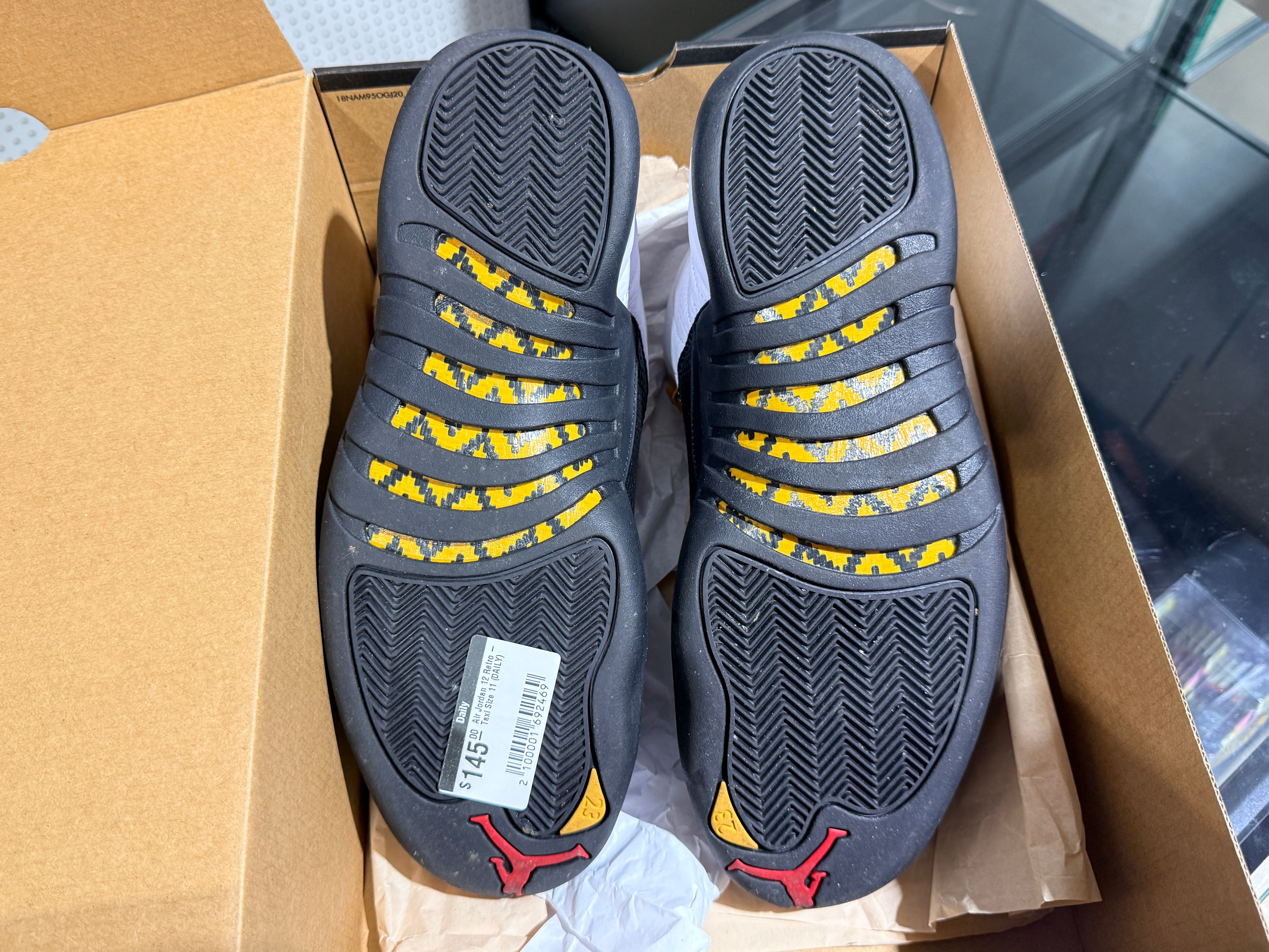 Air Jordan 12 Retro - Taxi Size 11