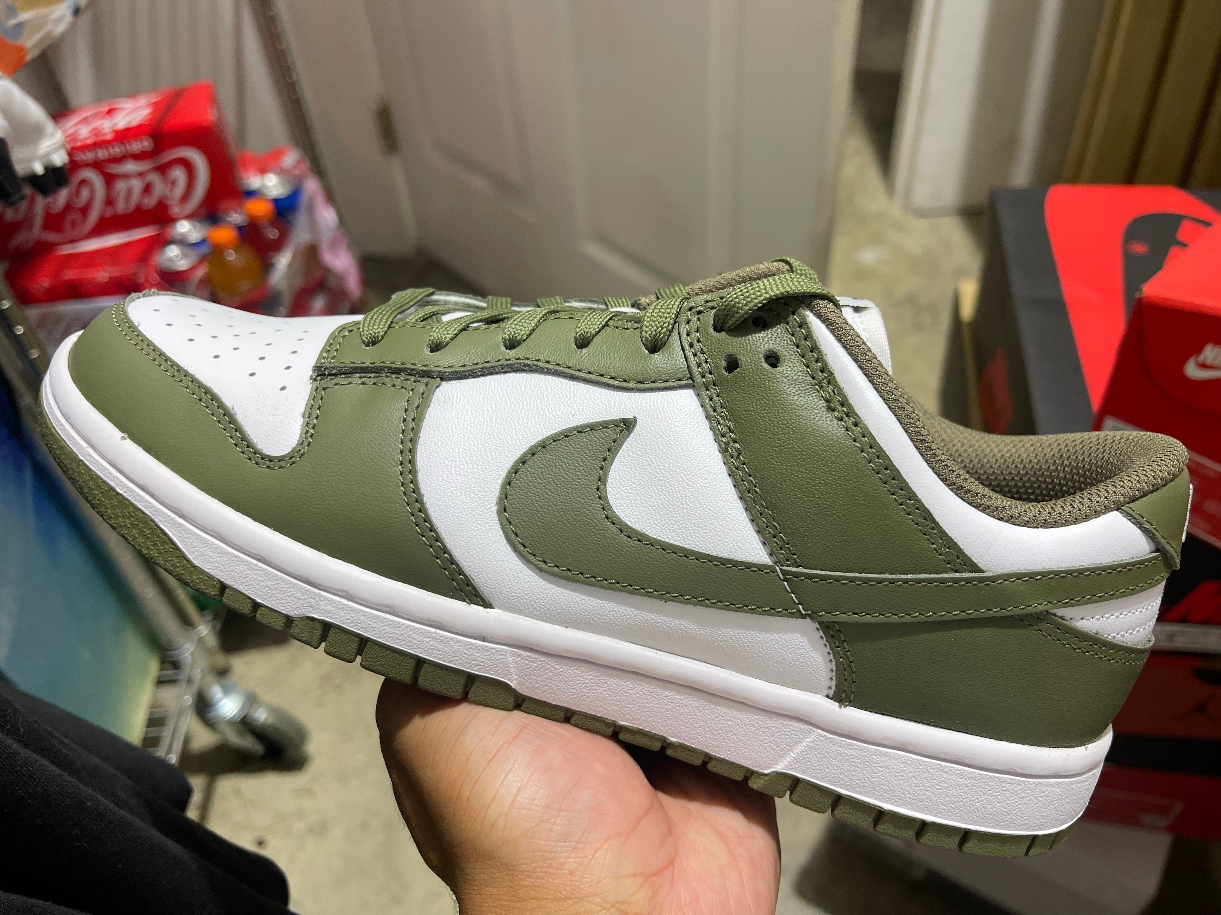 W Nike Dunk Low - Medium Olive Size 8W/6.5Y
