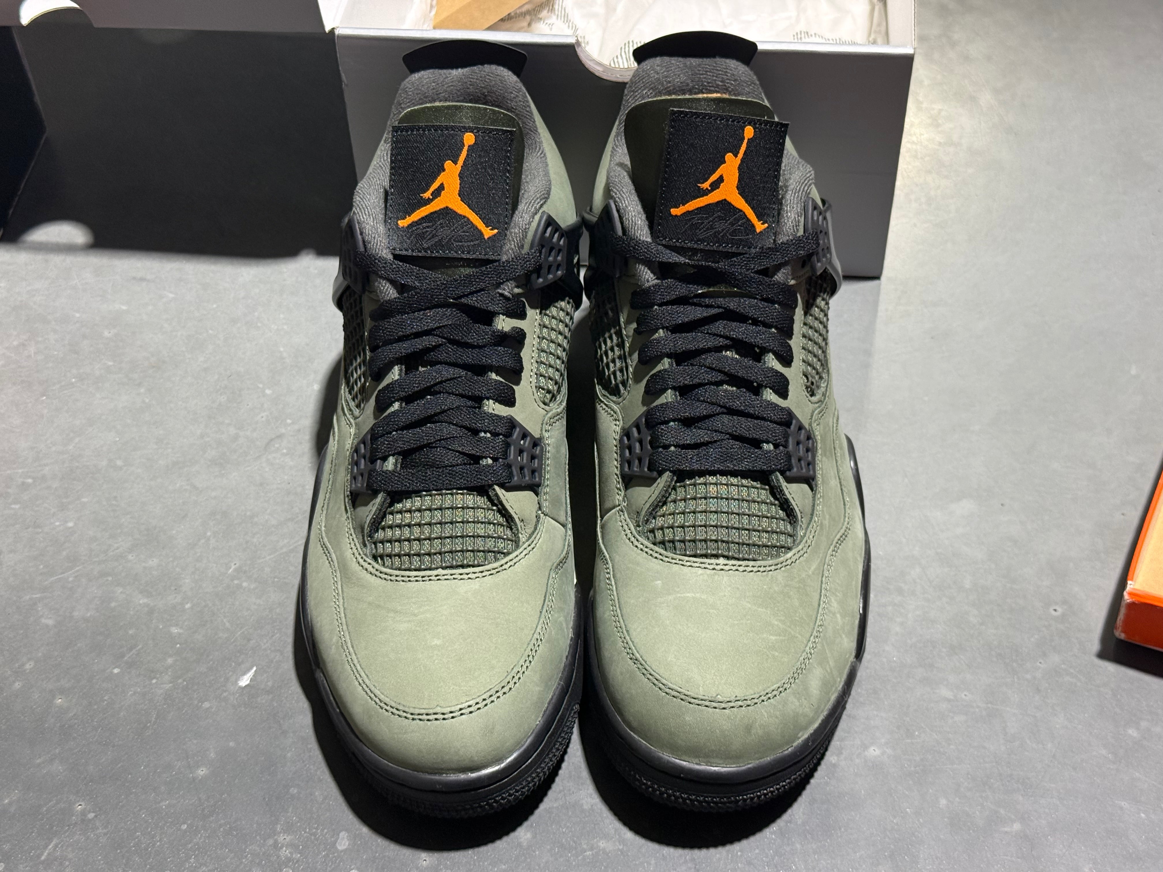 Air Jordan 4 Retro OG SP - Undefeated Size 11
