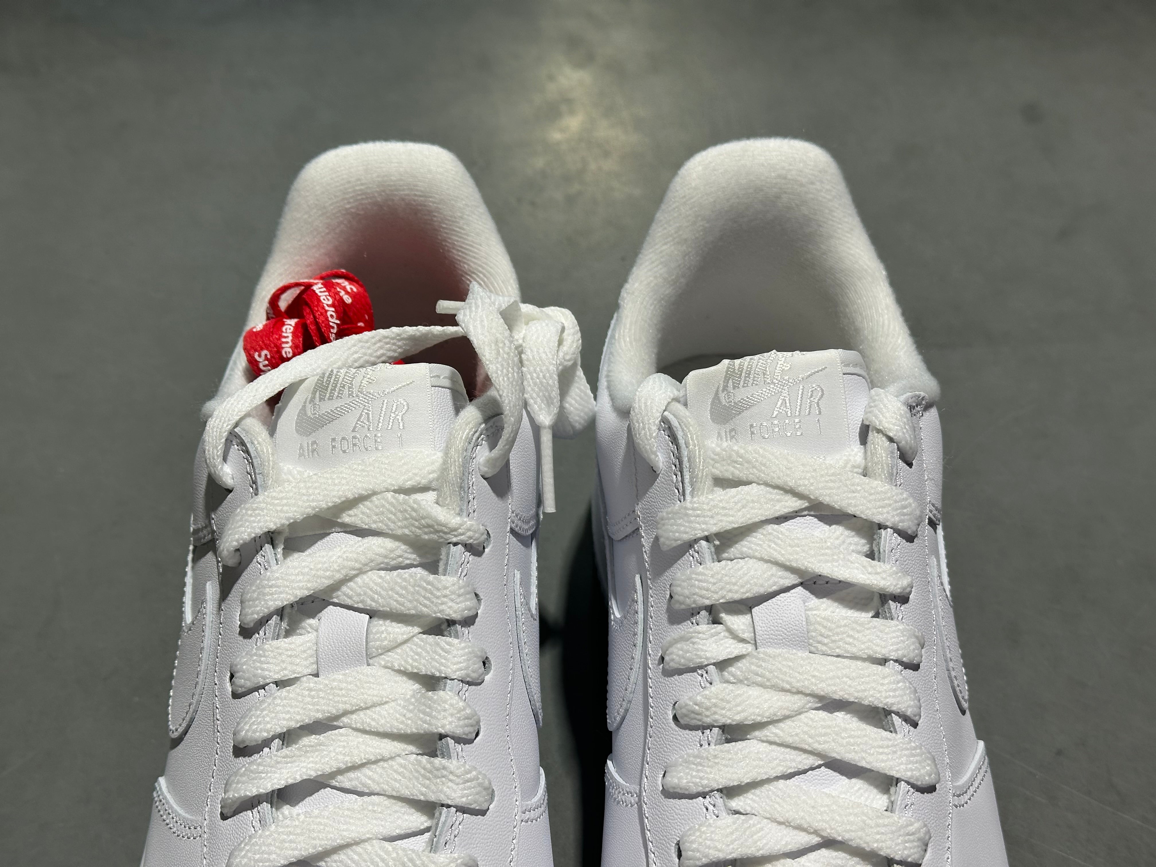 Nike Air Force 1 Low Supreme - White Size 10