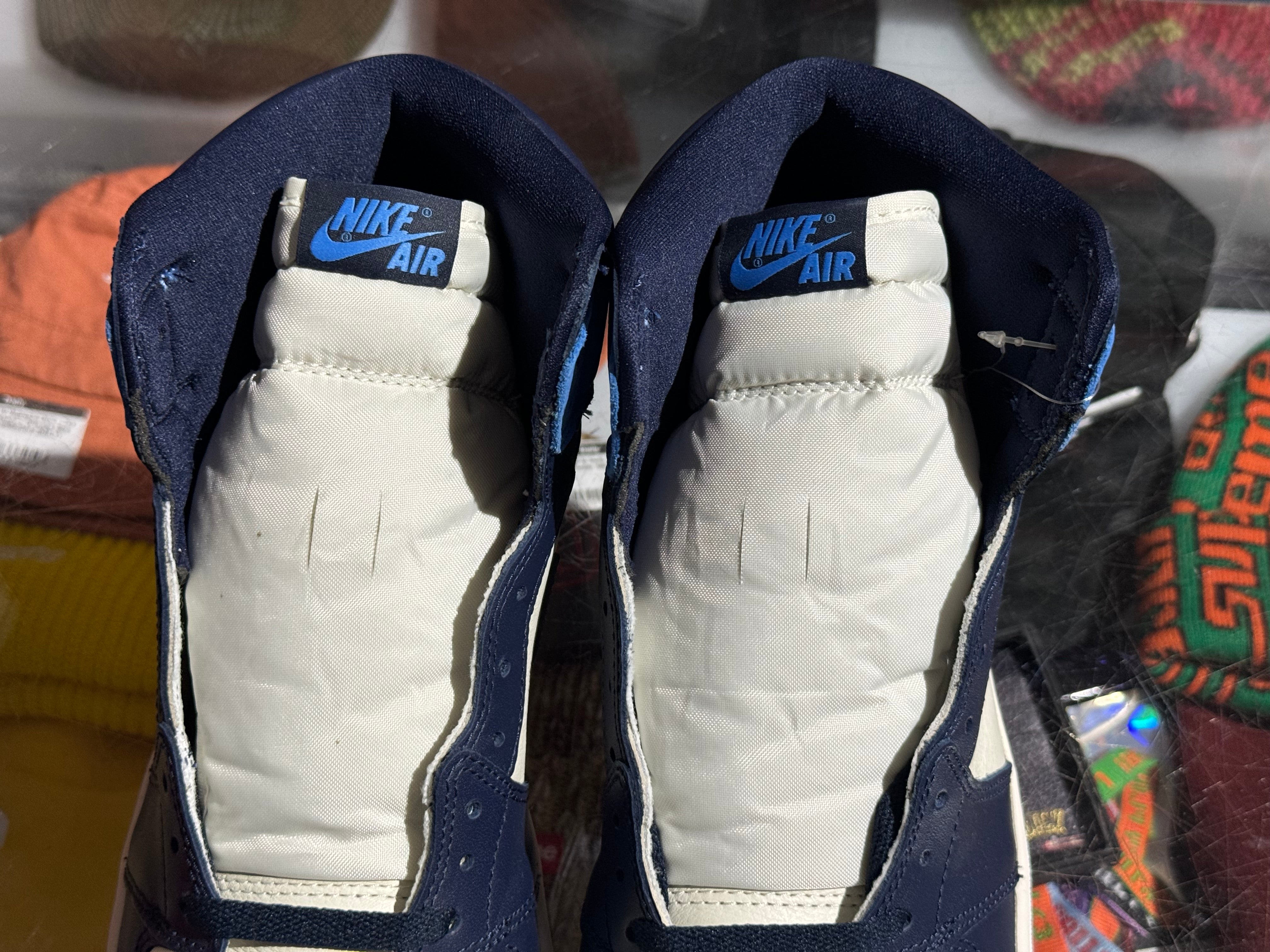 Air Jordan 1 Retro High OG - Obsidian UNC