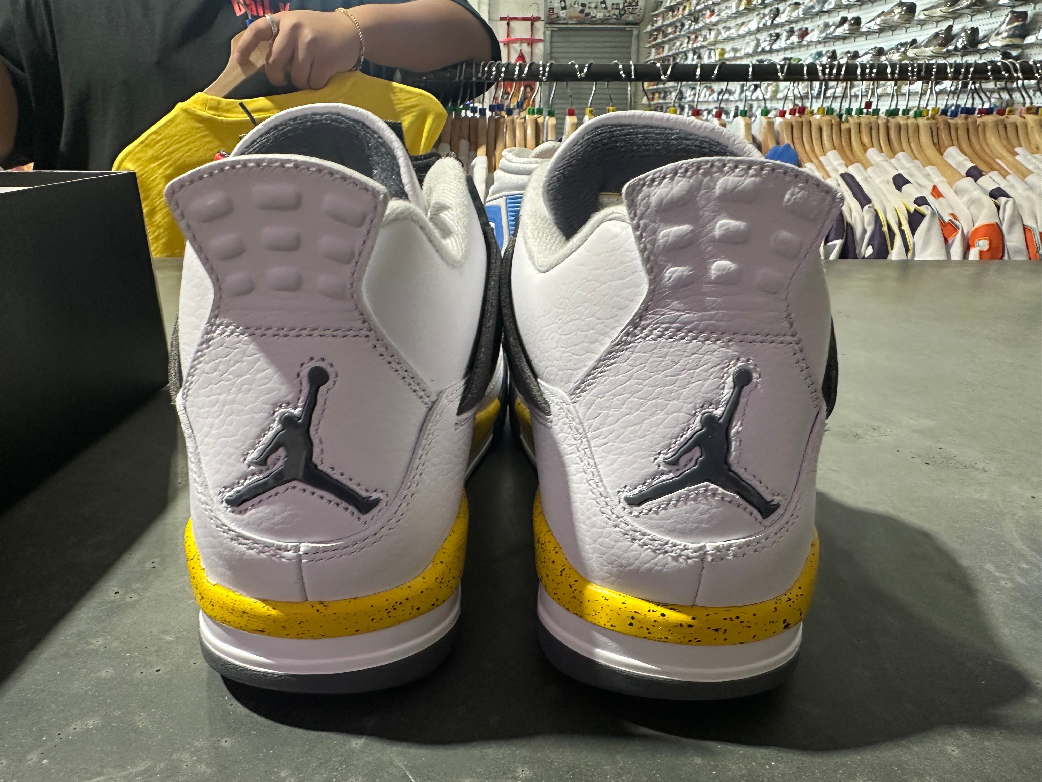 Air Jordan 4 Retro - Tour Yellow Size 9
