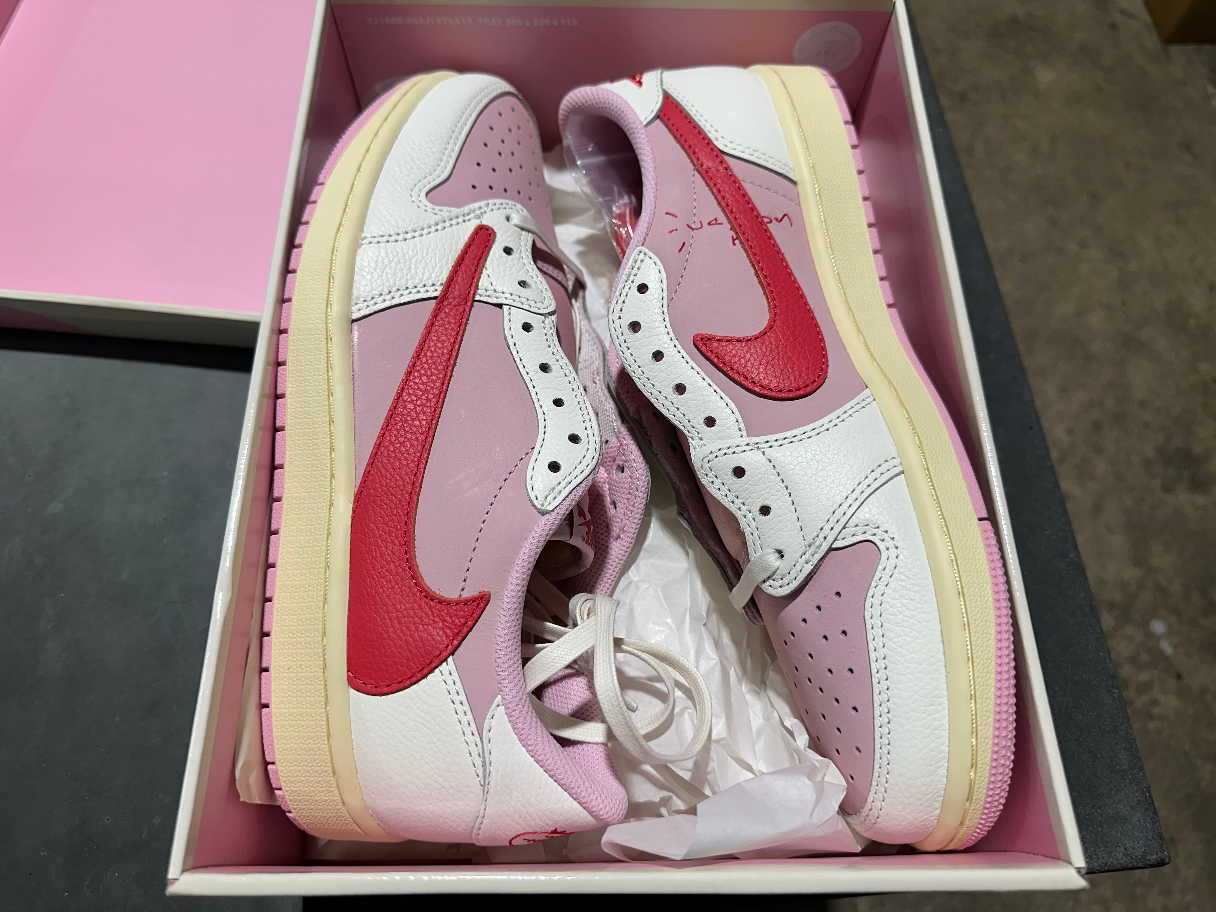 Air Jordan 1 Low OG SP - Travis Scott/Tropical Pink Size 9