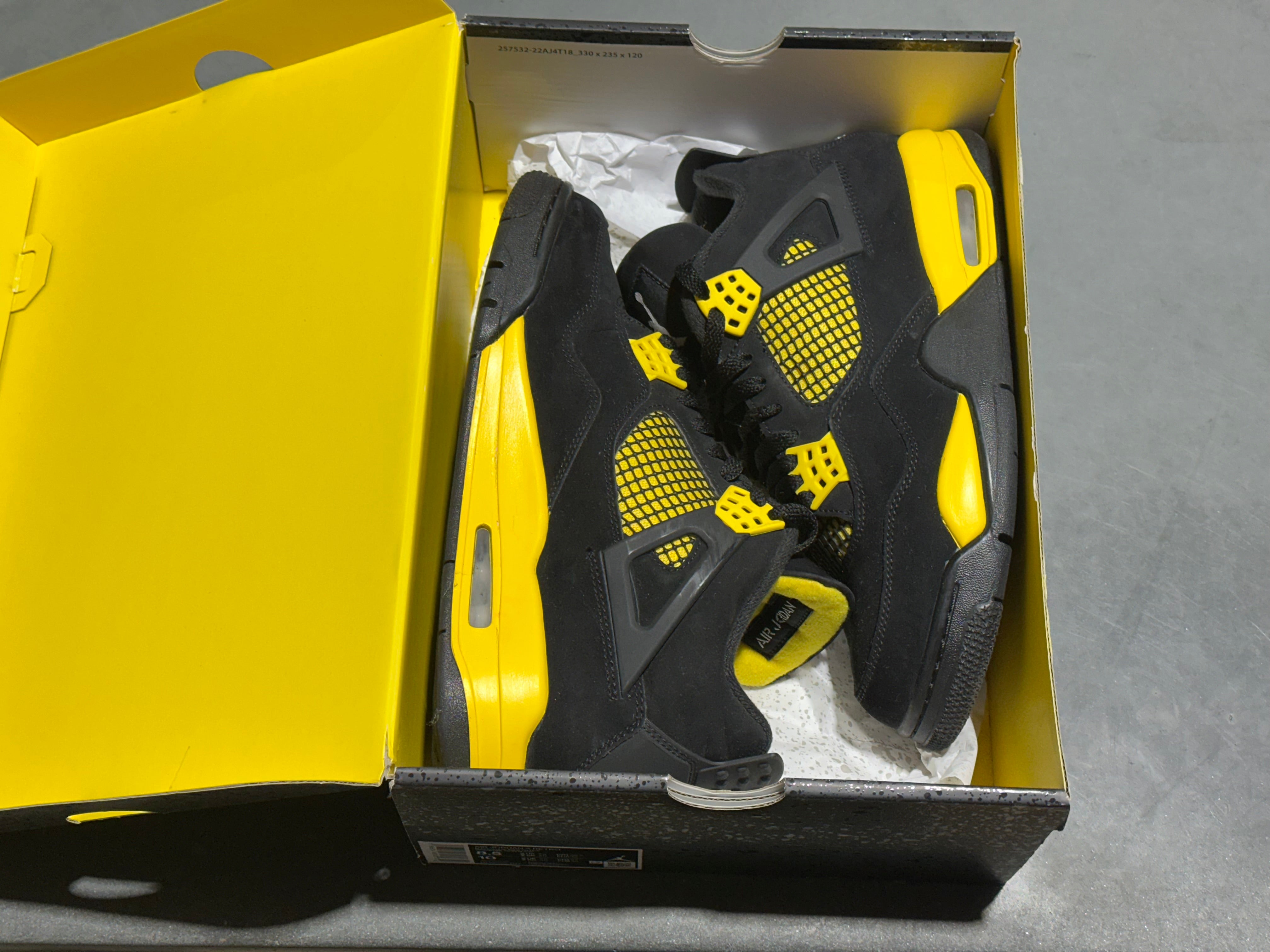 Air Jordan 4 Retro - Thunder Size 8.5