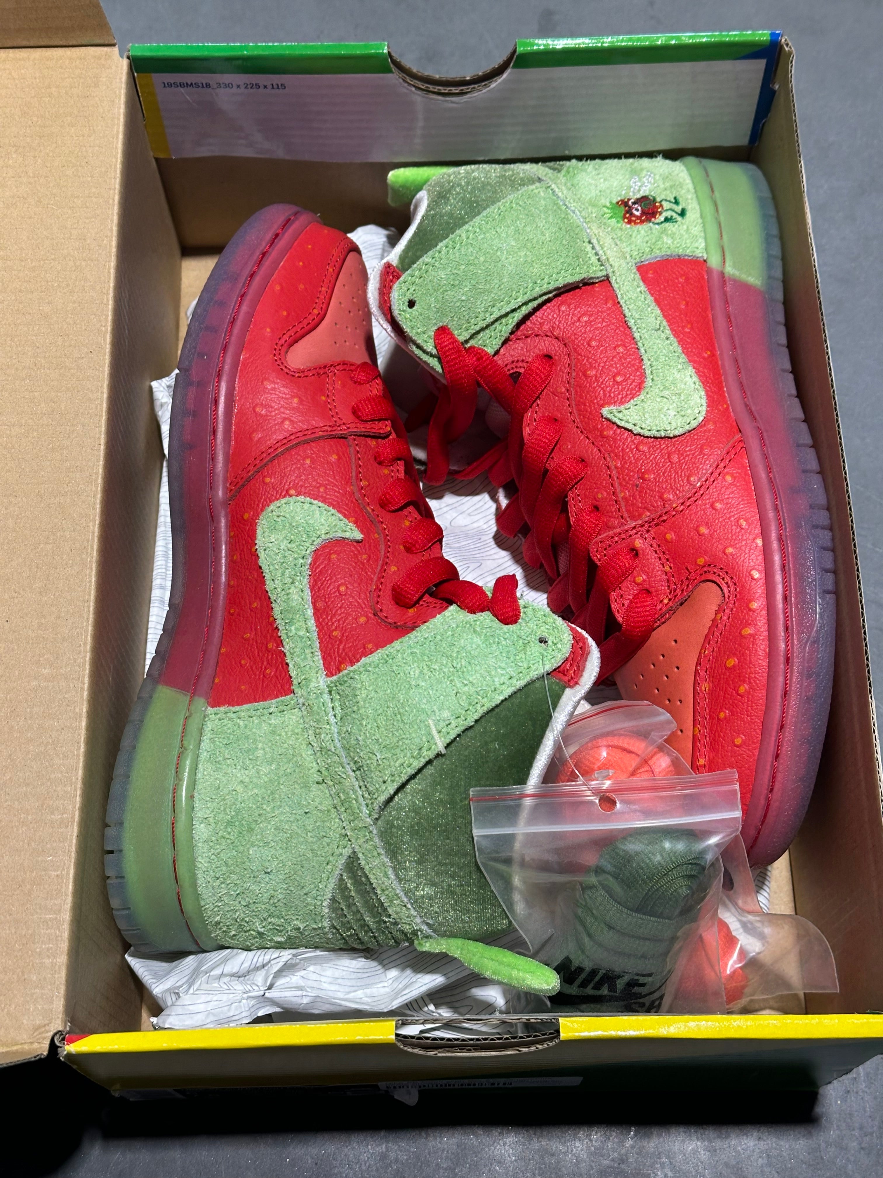 Nike SB Dunk High Pro QS - Strawberry Cough Size 6