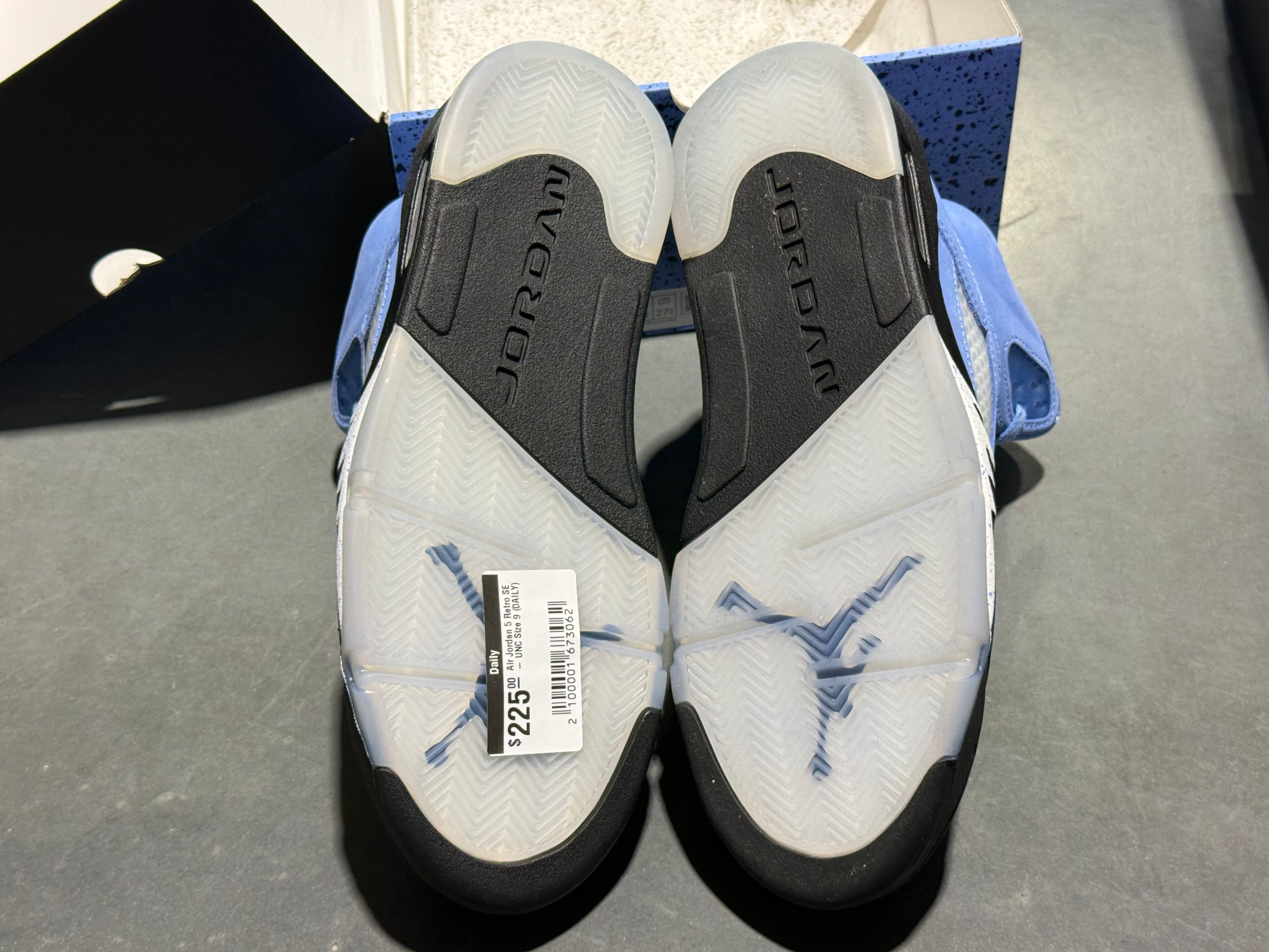 Air Jordan 5 Retro SE - UNC Size 9
